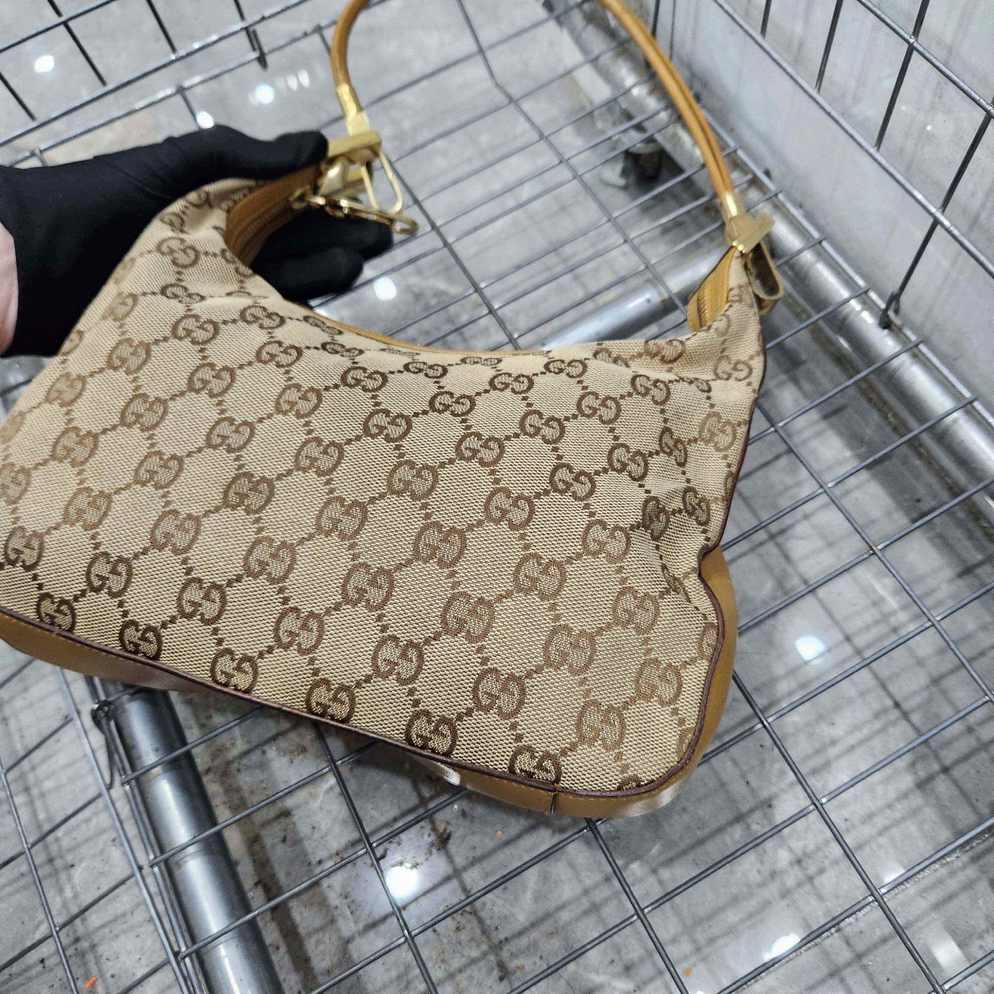 Gucci Pre-Owned Authentic Underarm Bag Monogram Length 25, width 5, height 16.