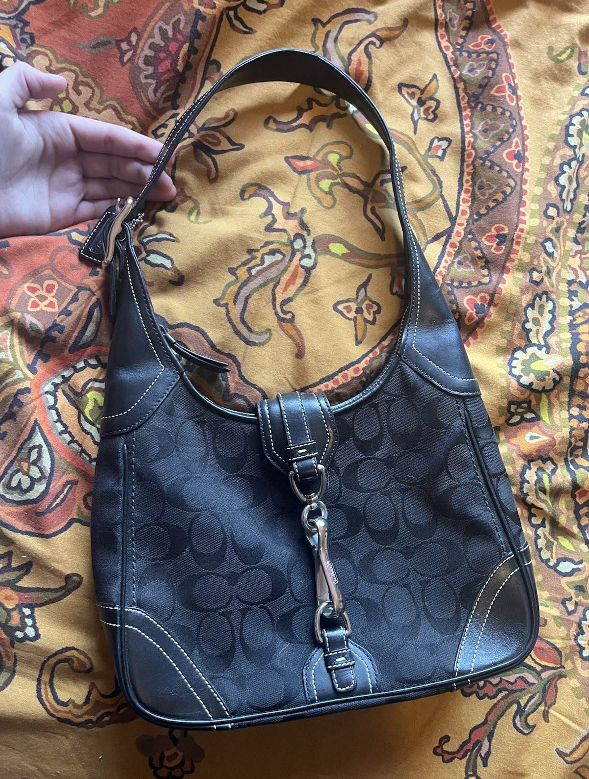 Vintage Coach Black shoulder bag. clip in front