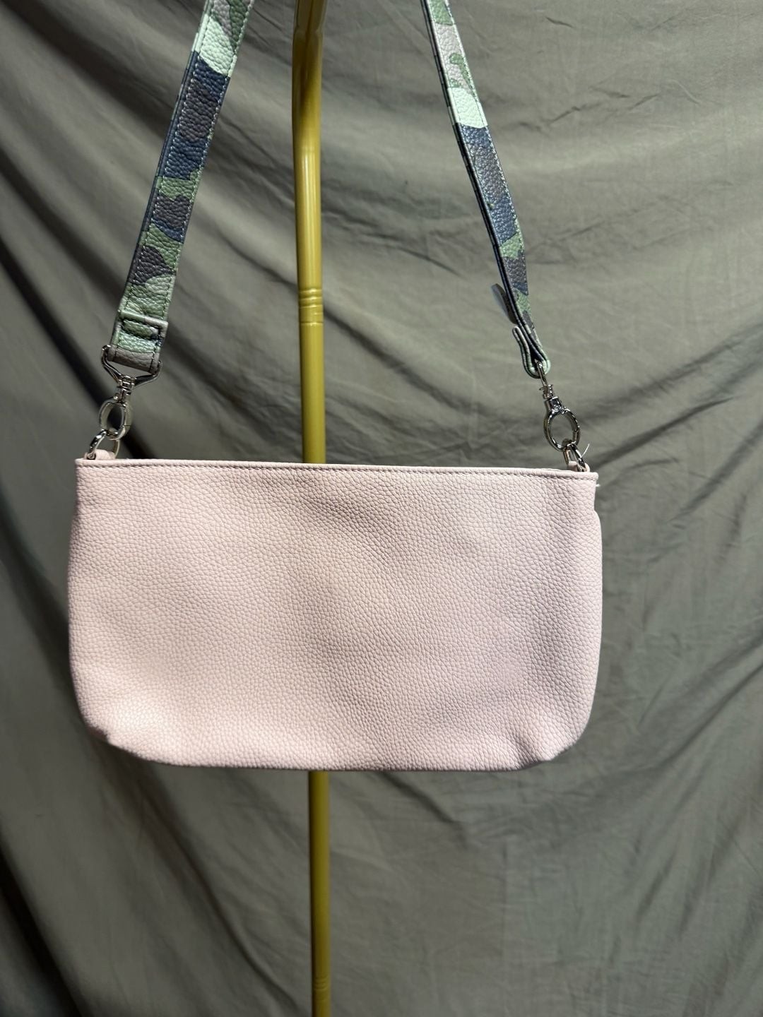 Thirty-One Street Style Crossbody Bag in Lavender Sky Pebble