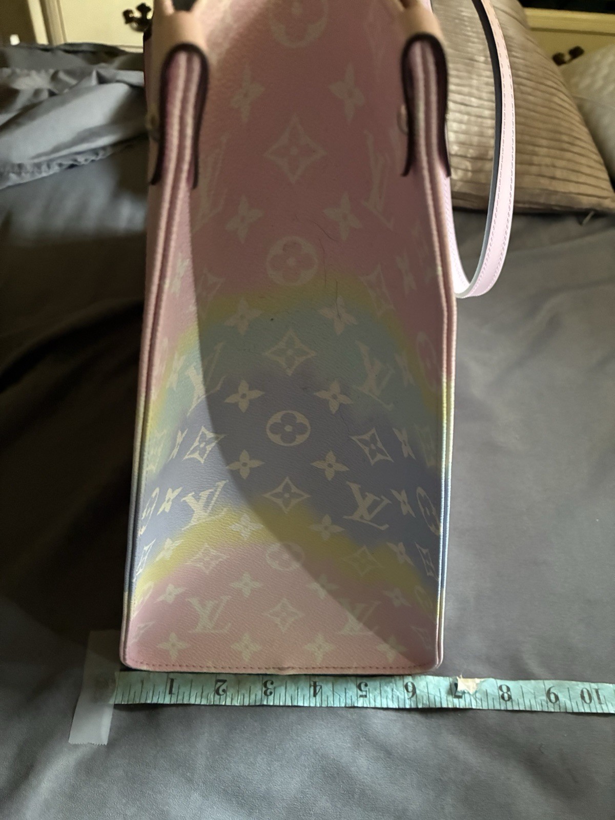 NEW-LOUIS VUITTON ESCALE OnTheGo GM PASTEL MONOGRAM TOTE BAG PURSE