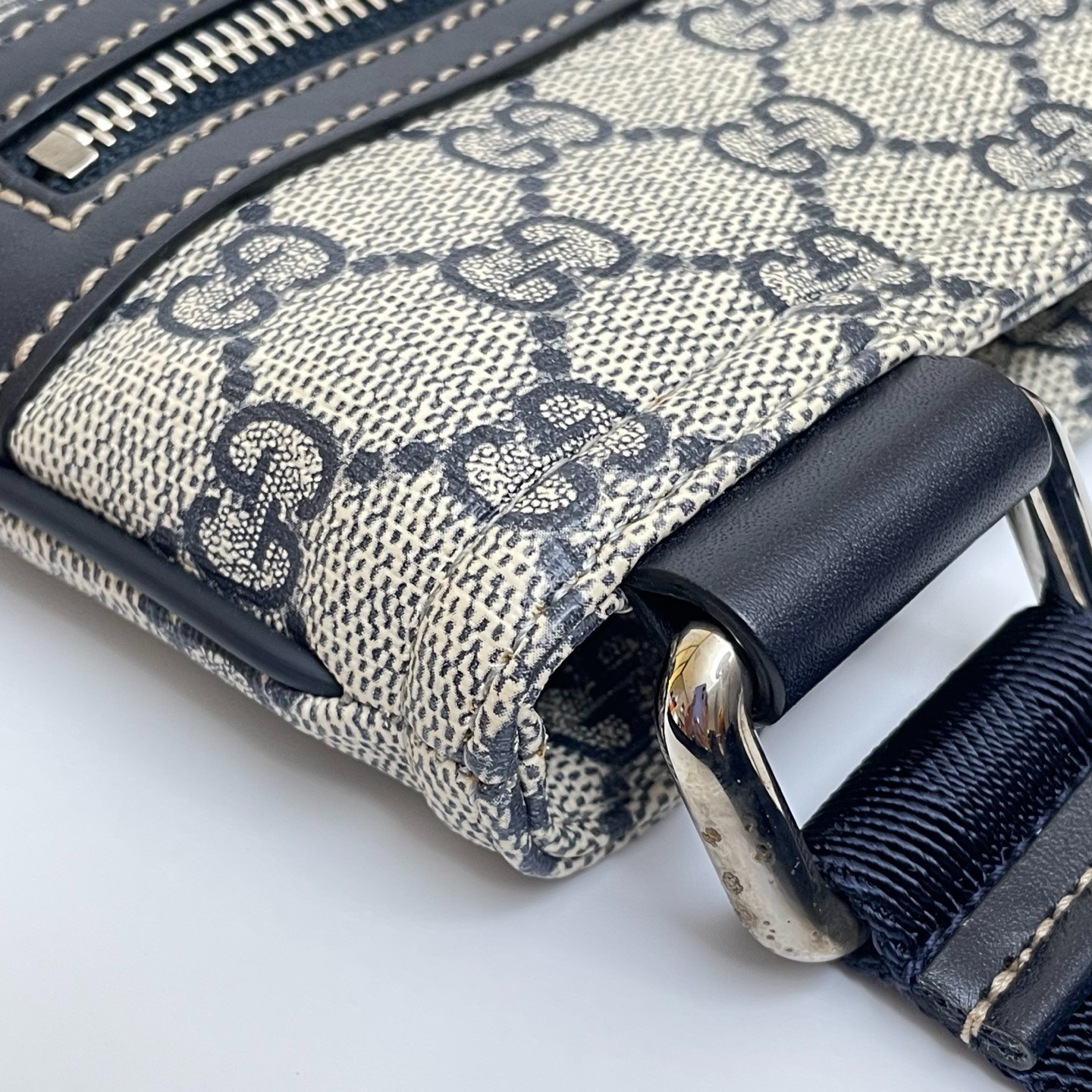 GUCCI GG Supreme Monogram Canvas Messenger Crossbody Shoulder Bag Beige Navy