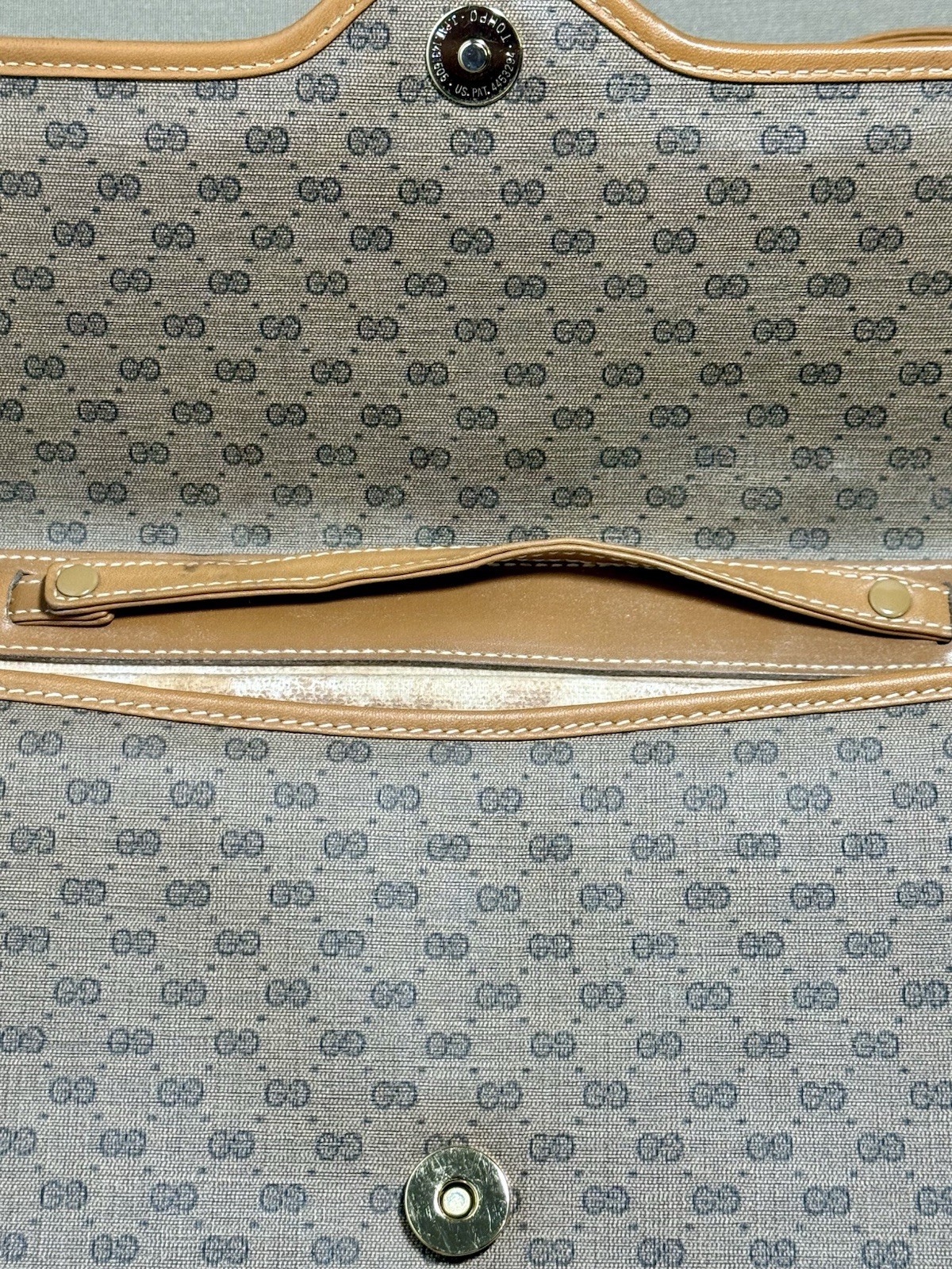 Gucci Micro GG Beige/Tan Shoulder Bag Gold Hardware Zip Snap Inner Pockets