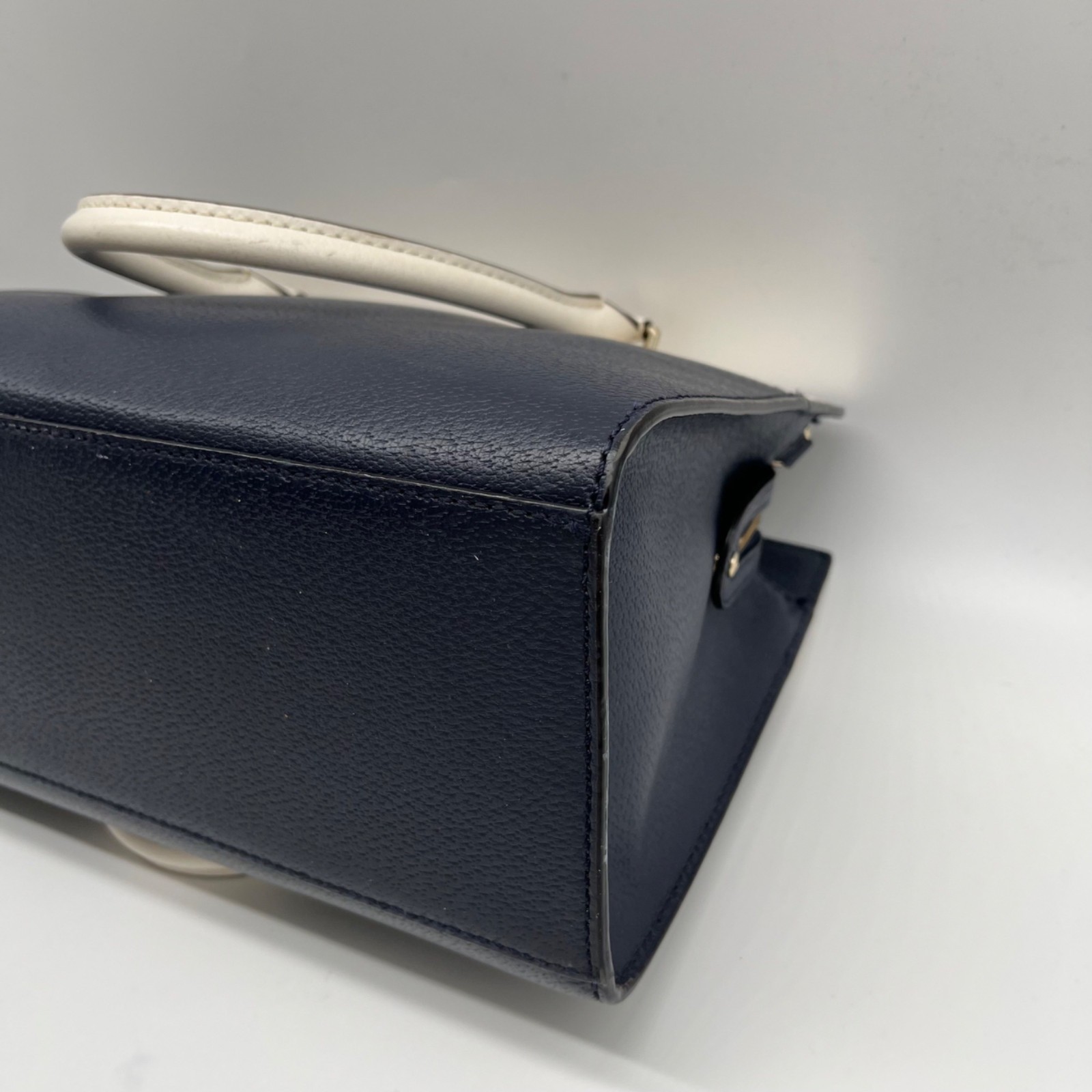 Kate Spade Navy And Cream Leather Grove Street Caley Shoulder Bag