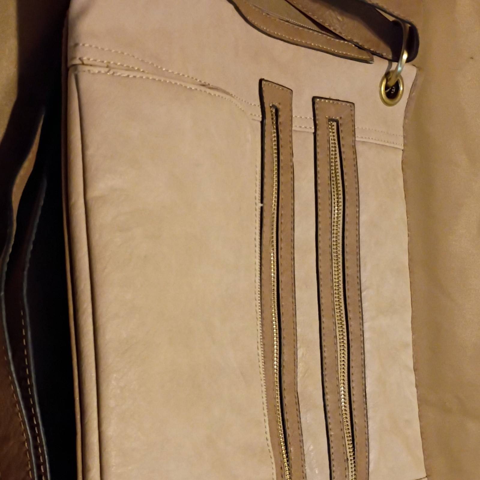 Bueno Beige Large Women’s Shoulder Bag Zip Top Zipper Pockets Gold Hardware
