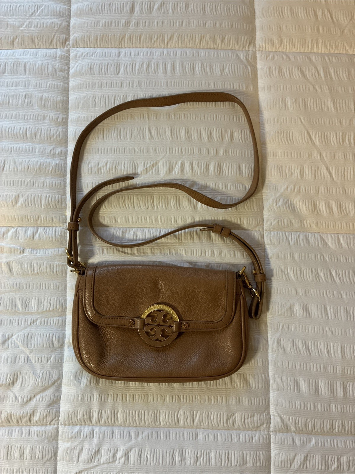 Tory Burch Amanda Crossbody Bag Tan Pebbled Leather Logo Gold Hardware