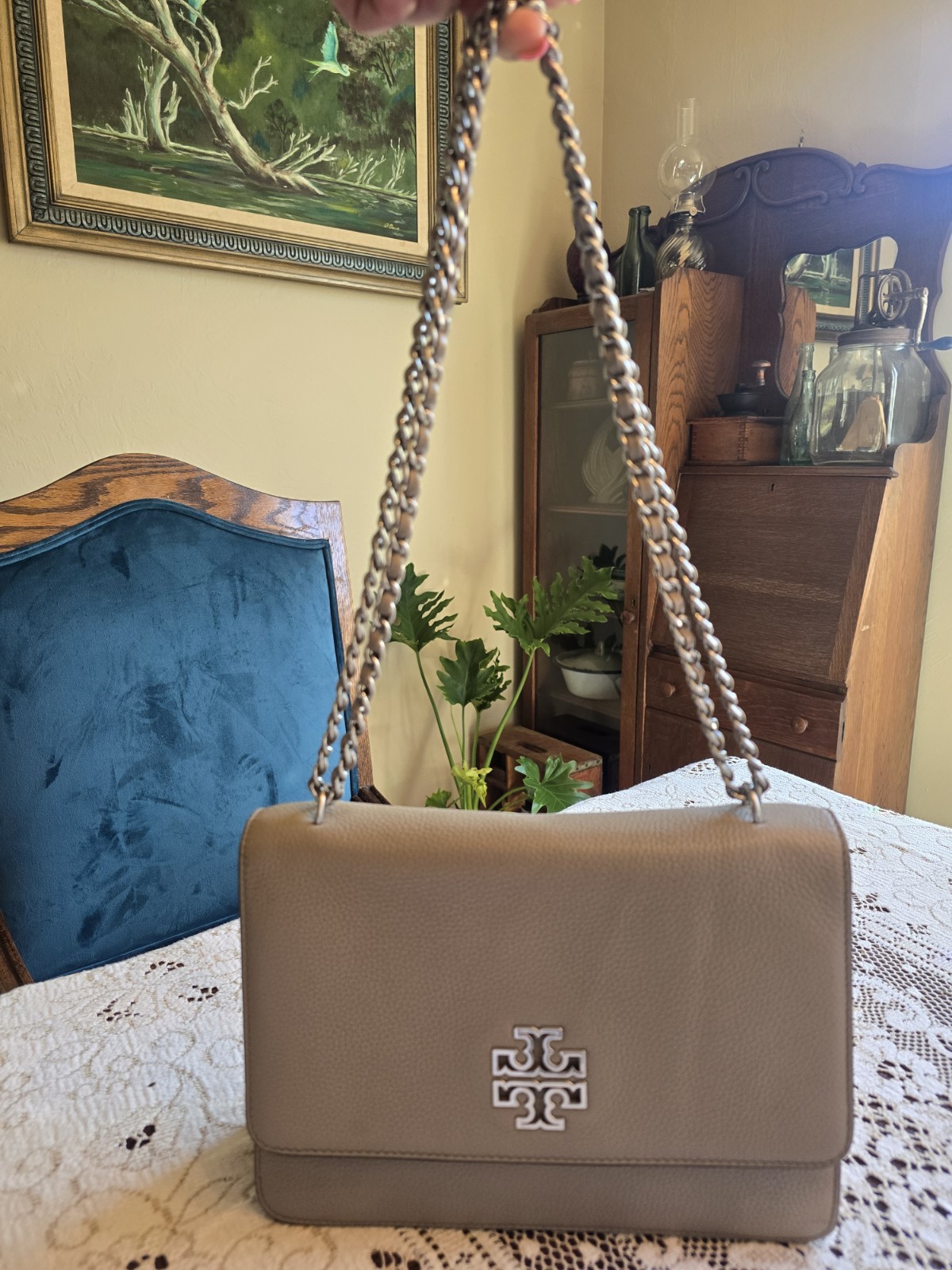 Tory Burch Small Beige Pebbled Shoulder Bag Silver Chain Strap Magnetic Flap