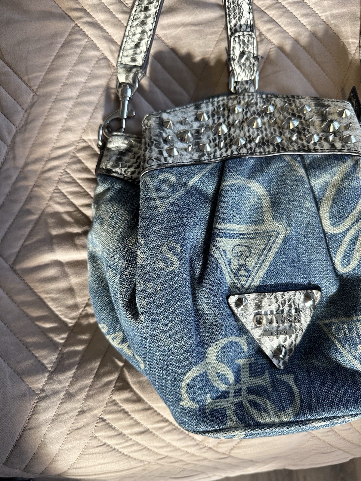 Guess Crossbody Hand Bag Woman’s Adjustable Size OS Blue Denim Y2K Fashion