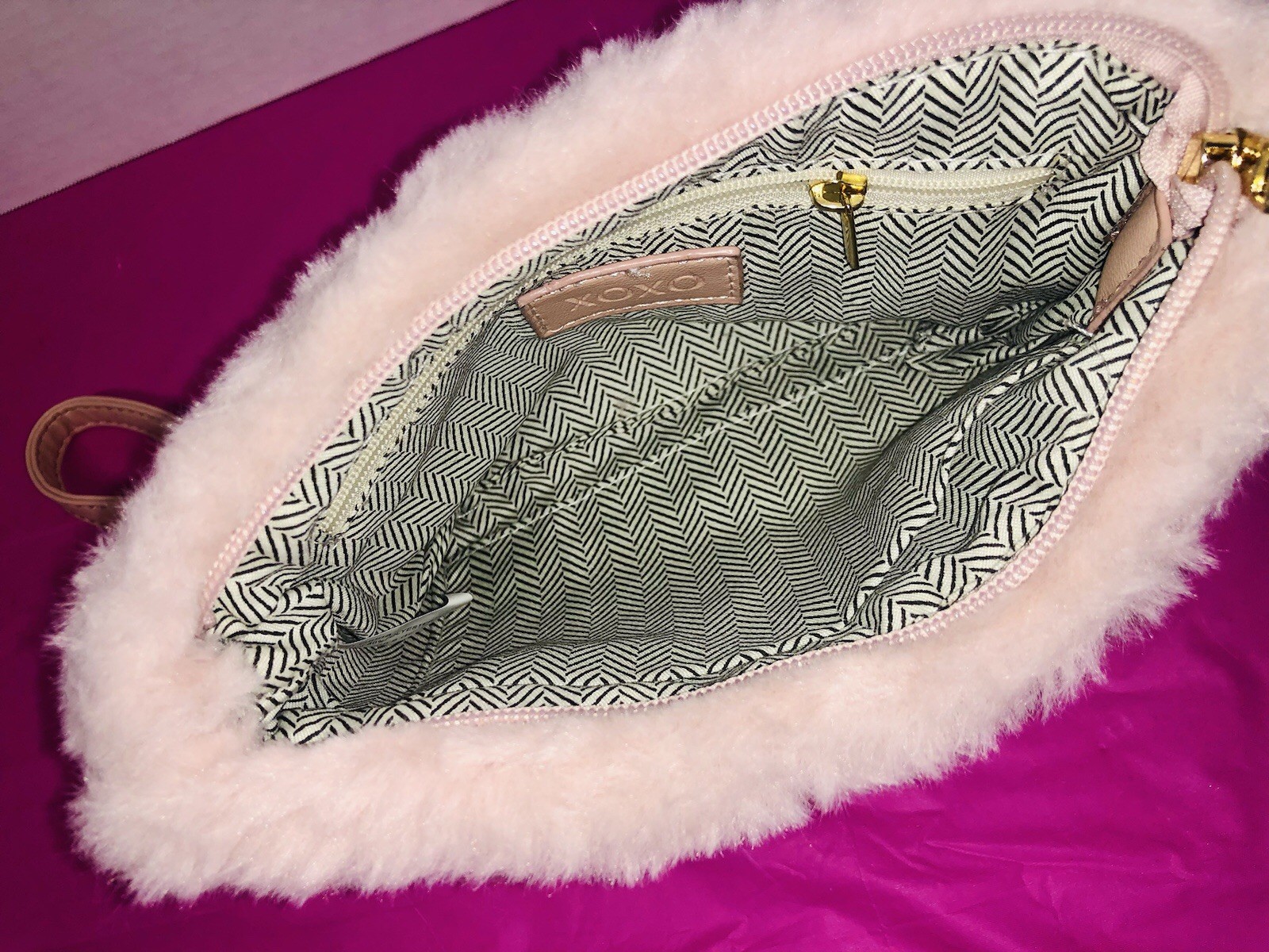 Plush Pink ‘XOXO’ Wristlet Glitter Stylish Clutch Fluffy Fur Casual Accessories