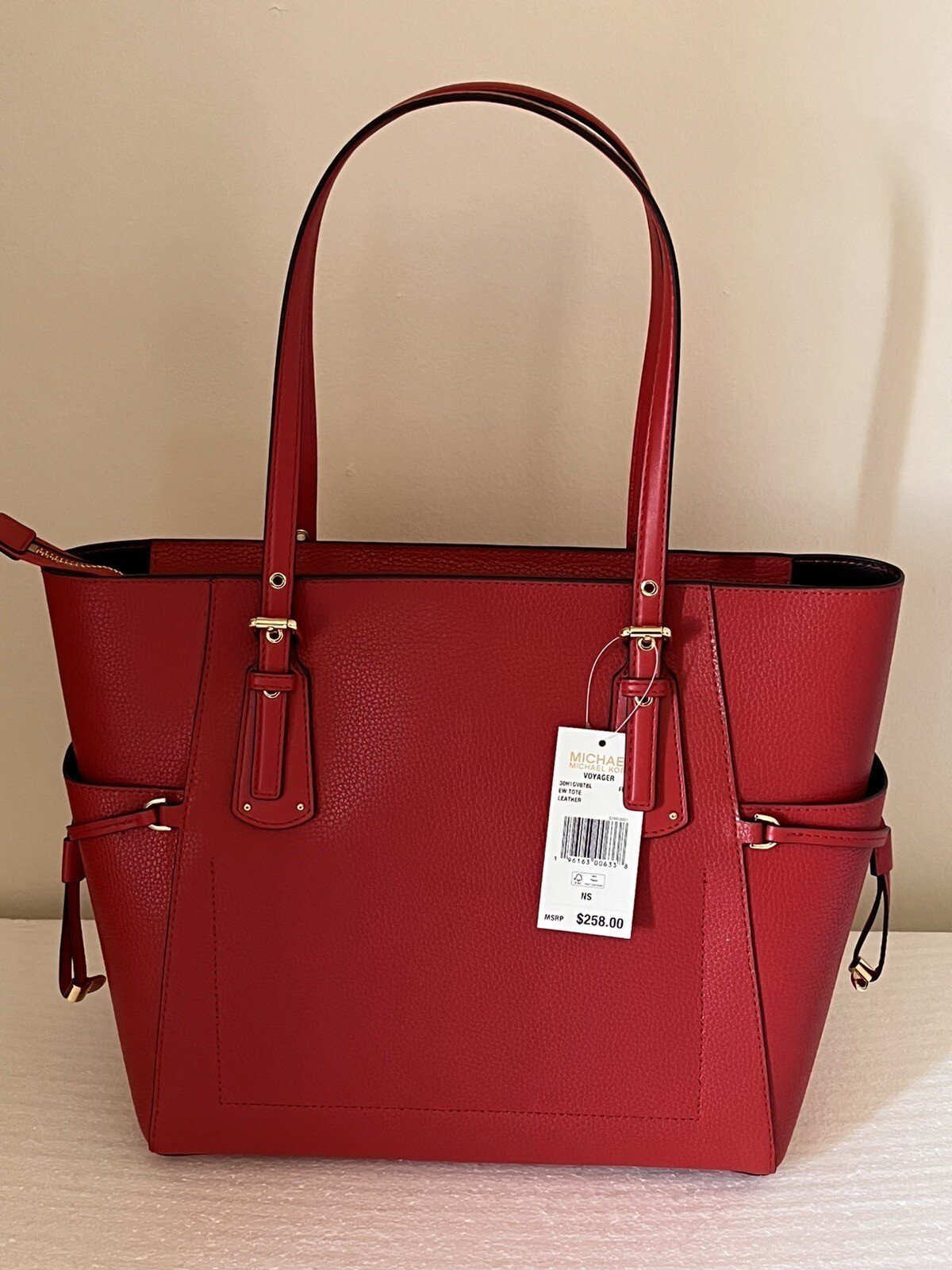 MICHAEL KORS VOYAGER EAST WEST MK SIGNATURE TOTE SHOULDER BAG – FLAME RED