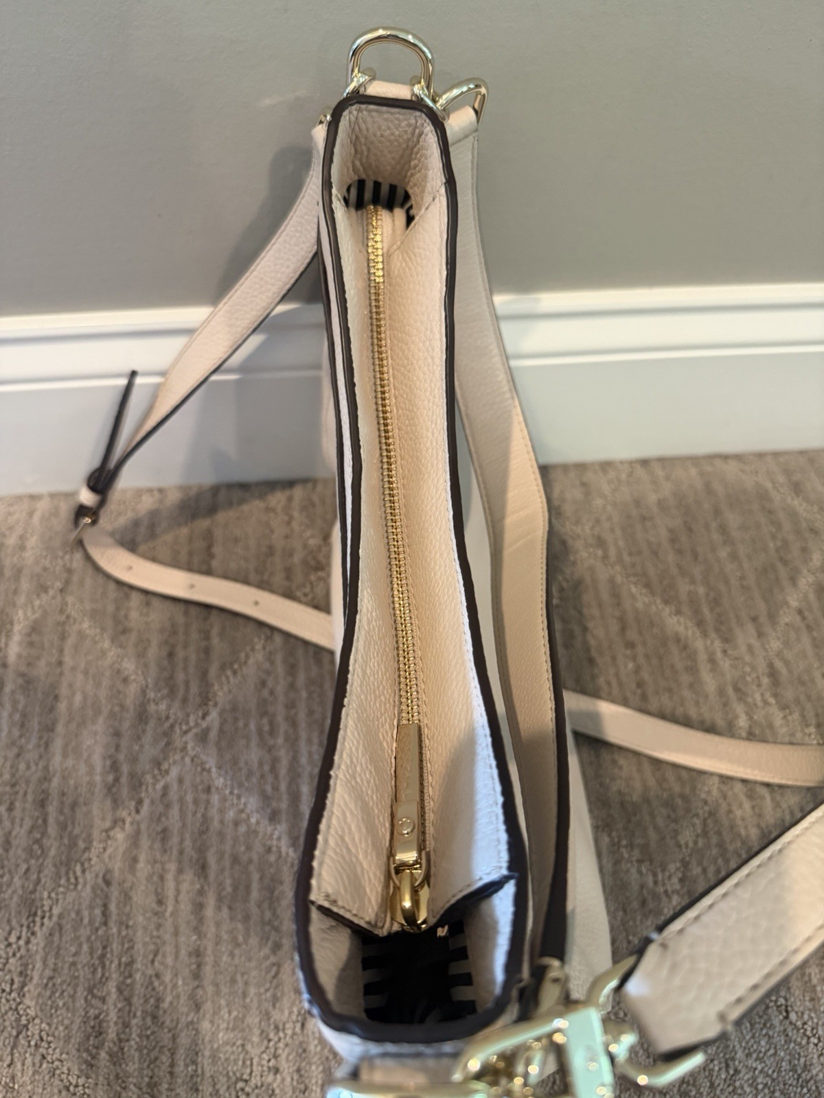 Kate Spade Beige Pebbled Leather Shoulder Hobo Crossbody With Dust Bag