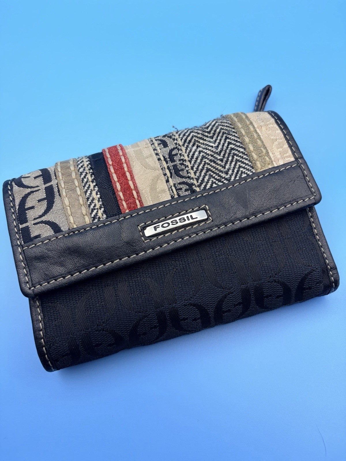 Fossil Leather Canvas Trifold Wallet 5.5in Multicolor Black Patchwork F logo