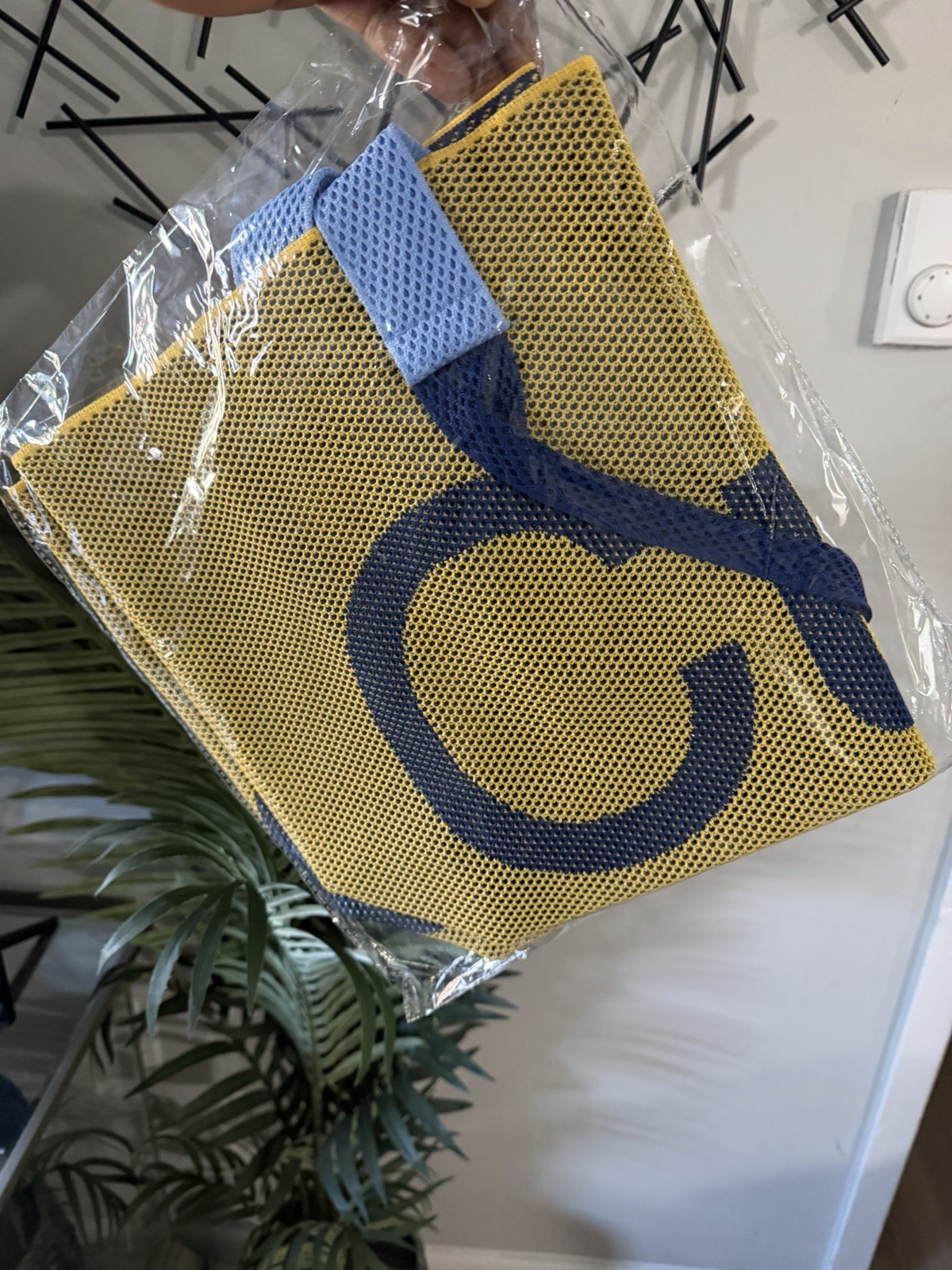 Curves Women’s Tote Bag Yellow/Blue Perforated Logo Pattern (maize)