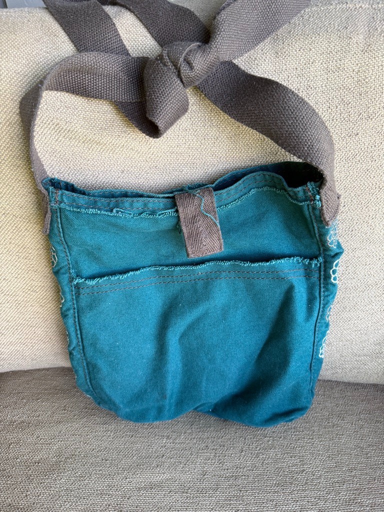 Thirty-One 31 Retro Metro Crossbody Purse Bag – Teal with White Flower Embroider