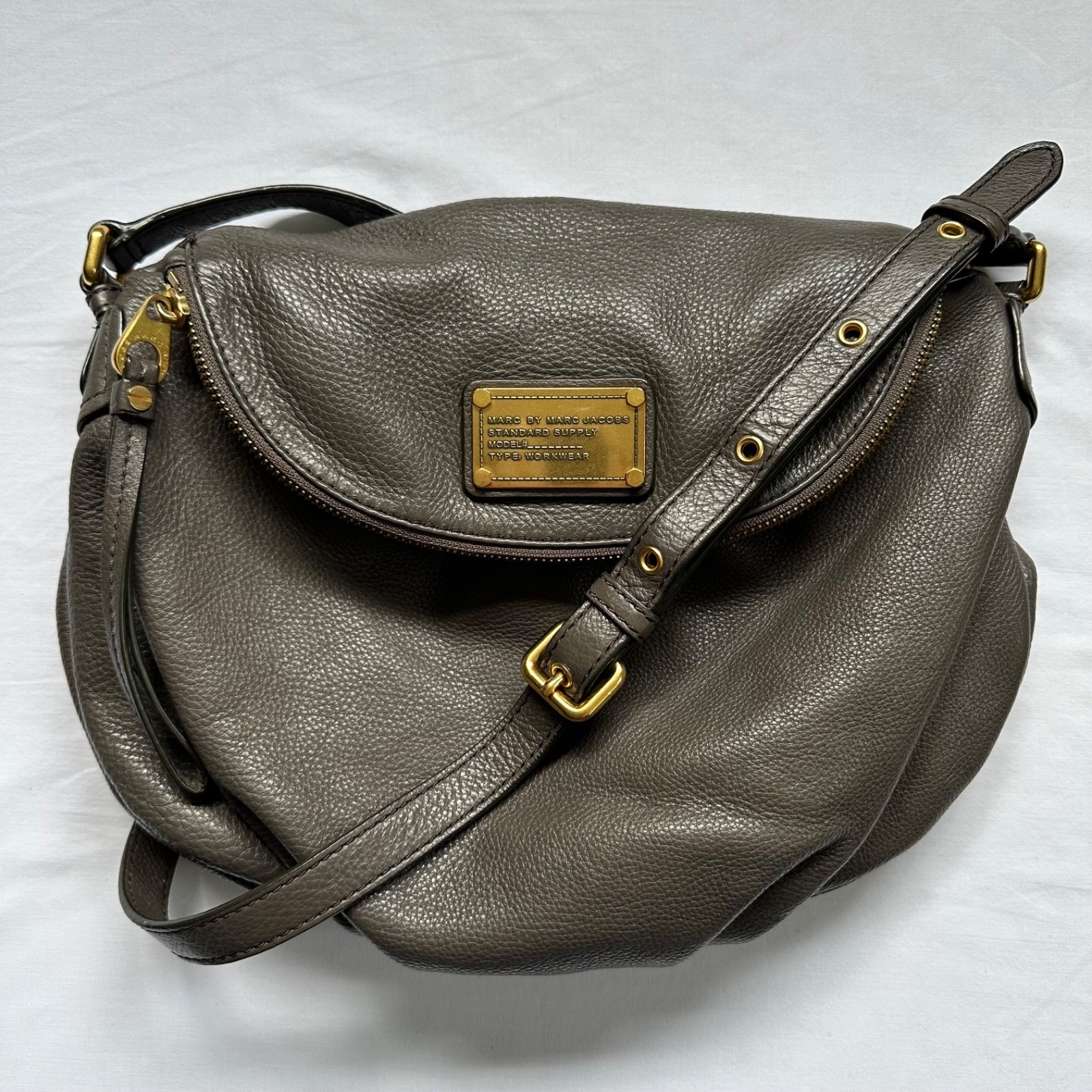 MARC by Marc Jacobs Classic Q Natasha Leather Crossbody Bag Purse Faded Aluminum