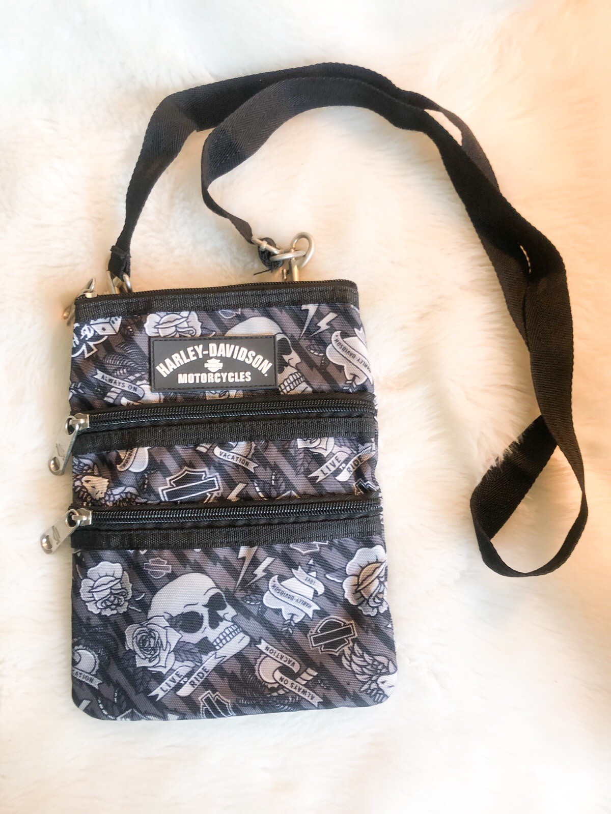HARLEY DAVIDSON Cross Body Bag Purse Roses Skulls Tattoo Art 9 1/4 x 7″ Bike
