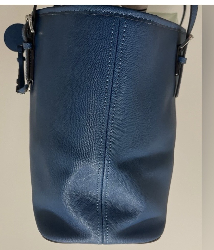 Michael Kors Blue ToteBag – One call out on one handle piping. See last photo.