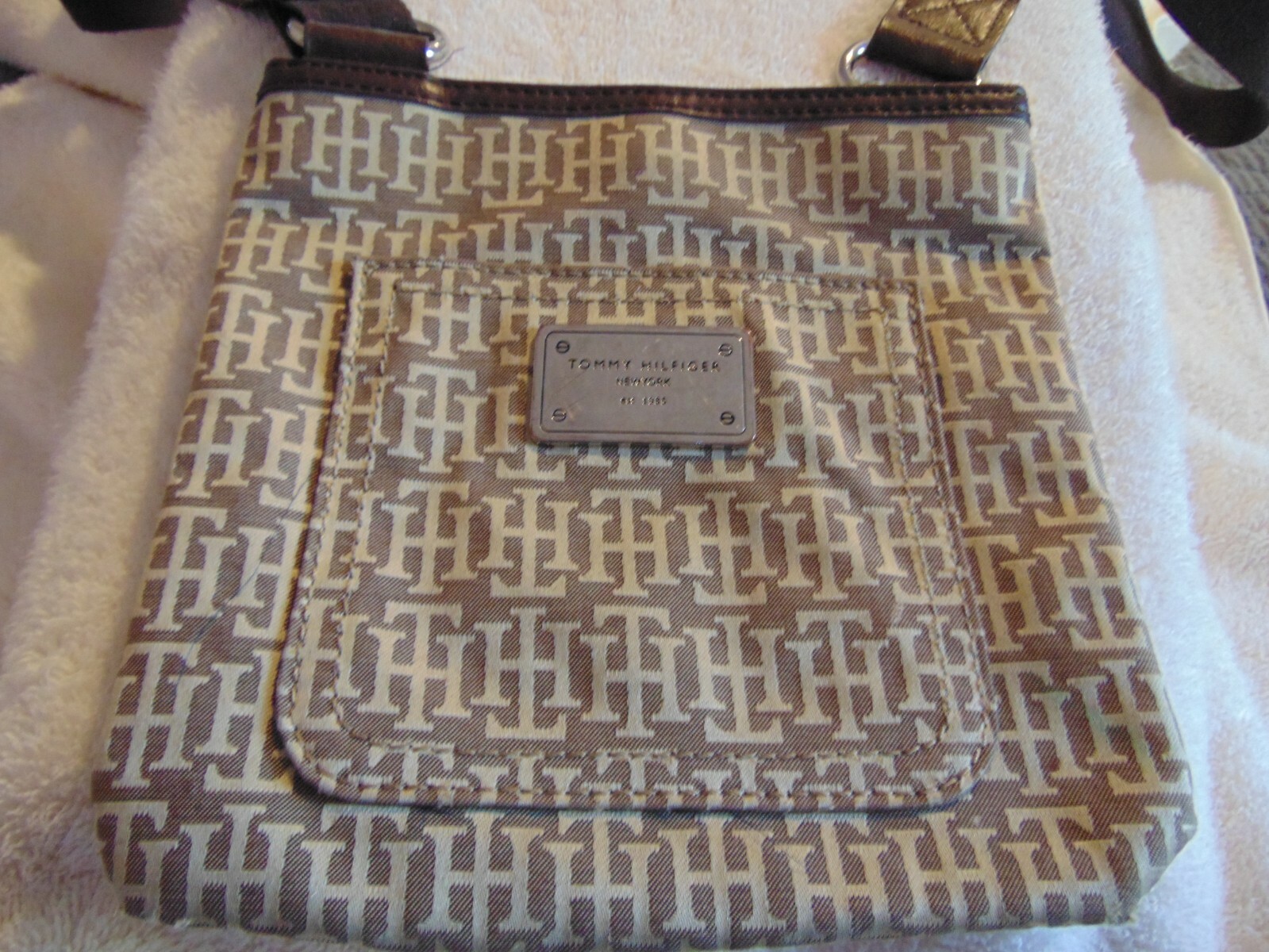 Tommy Hilfiger New York – Crossbody Purse/Shoulder Bag -CLASSIC “T H” Logo Print
