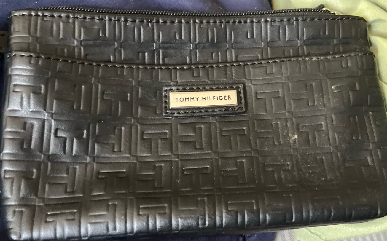 Tommy Hilfiger • Wristlet • Excellent Condition Measures 8.75 x 6