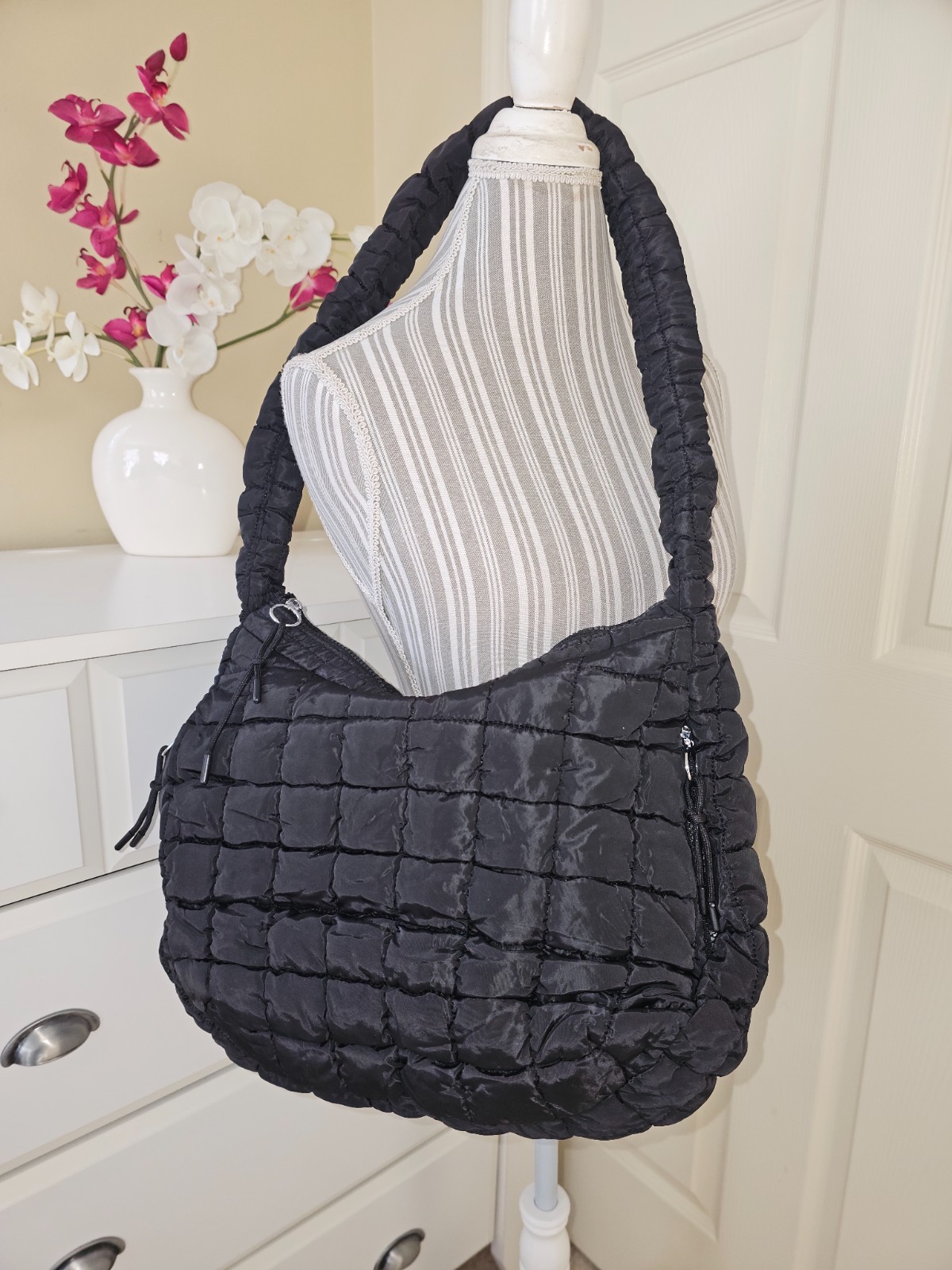 Womens Black Nylon Quilted Large Puffer Tote Shoulder Carryall Bag Side Pockets