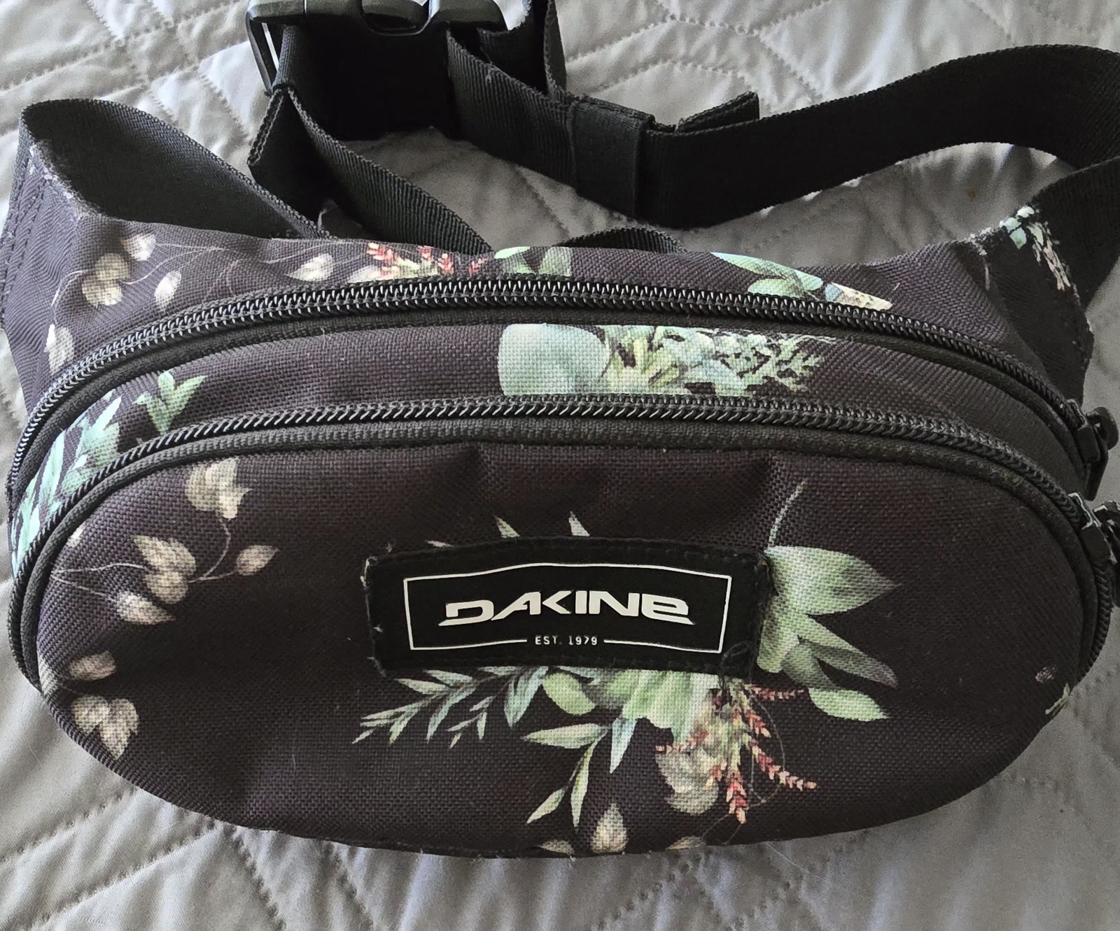 Dakine Hip Pack Waist Fanny Belt Bum Bag Vintage Wildflower Print