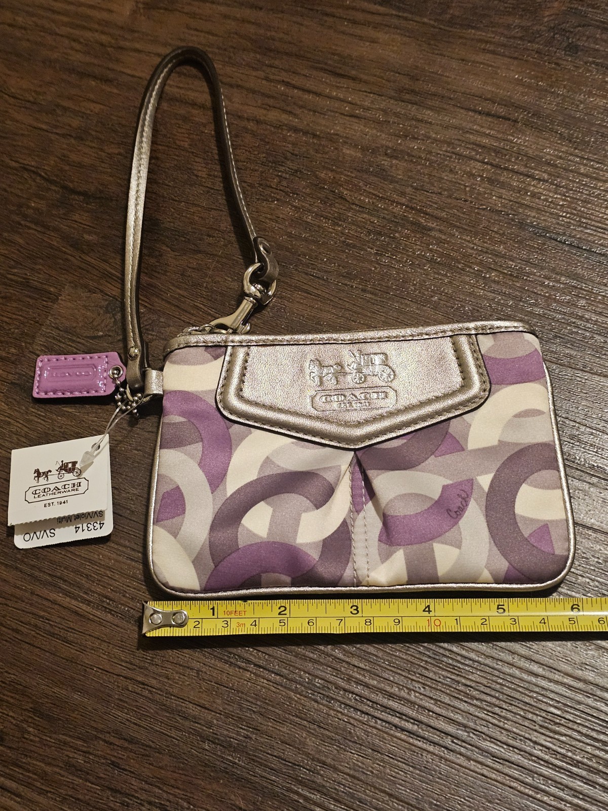 New Coach Signature Ivory Purple Chainlink Signature & Leather Wristlet RARE