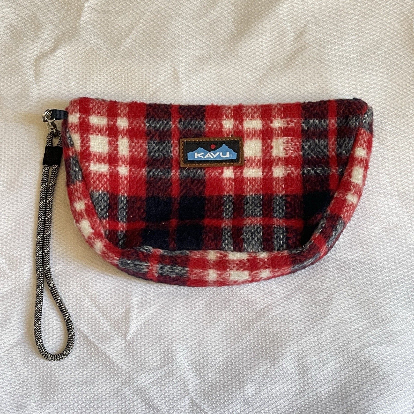 Kavu Tabernash Red Plaid Print Wristlet Pouch Detachable Strap Zipper Lined