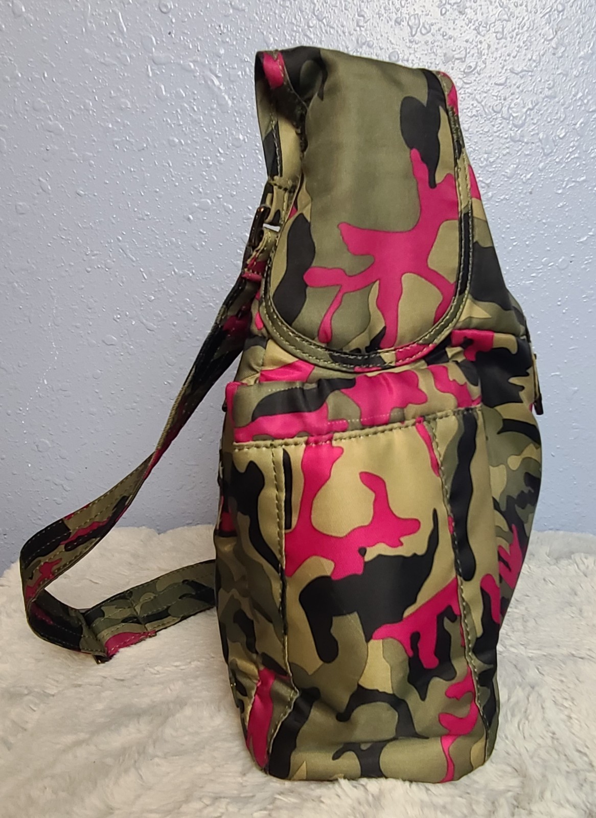 Lug Camper Purse/bag, Camo Green And Pink. Lots Of Pockets, Adjustable Strap