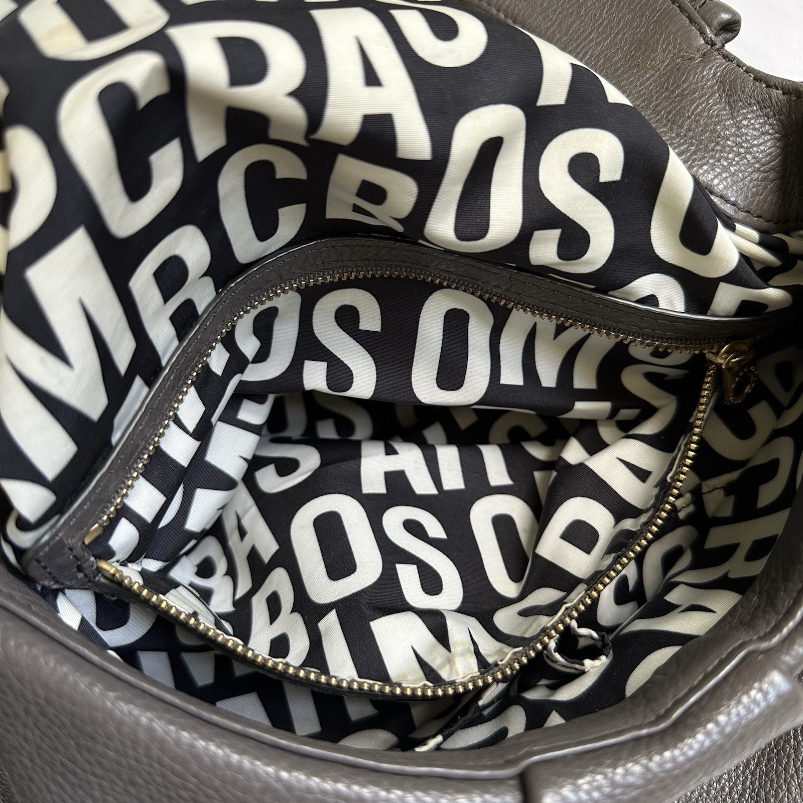 MARC by Marc Jacobs Classic Q Natasha Leather Crossbody Bag Purse Faded Aluminum