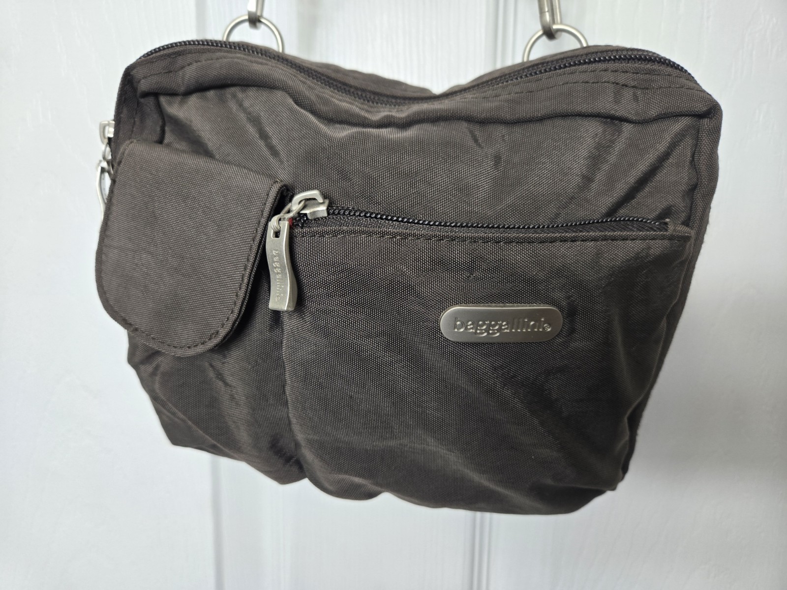 Baggallini Gray Multi Pocket Adjustable Strap Crossbody Bag Purse 3/4 Zip