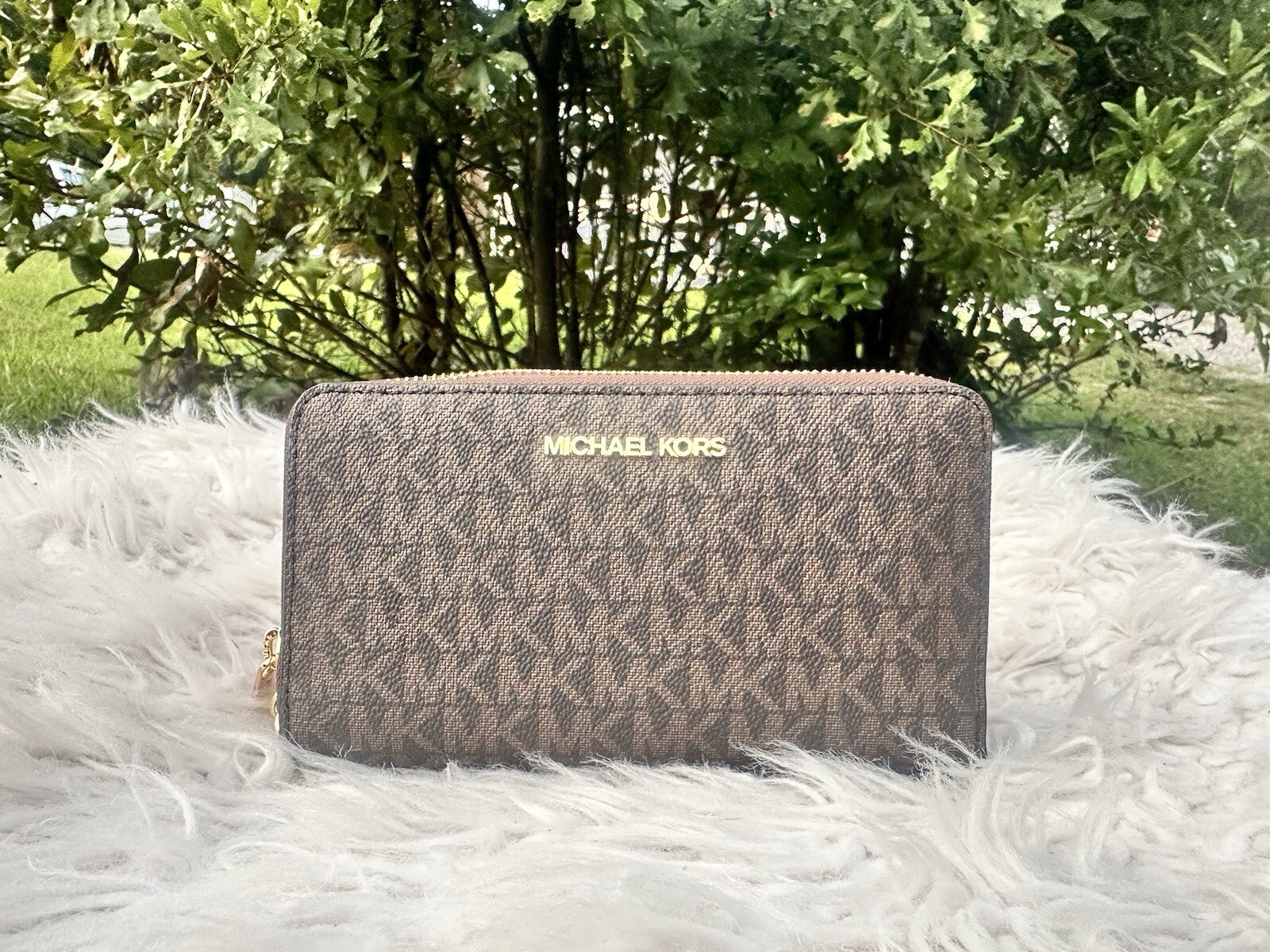 Michael Kors Jet Set Travel Large Flat Phone Case Zip Around Wallet Brown Leathe