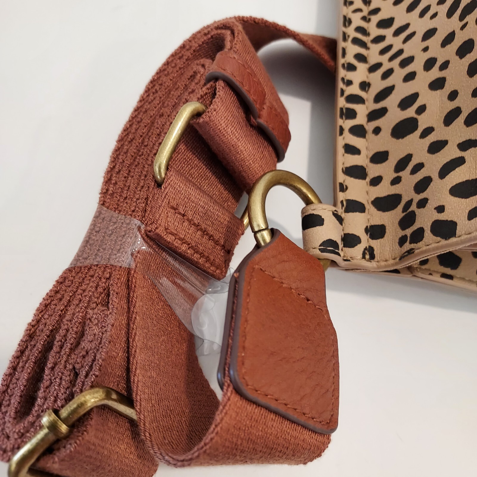 NEW Universal Thread Women’s Leopard Crossbody Bag 9 inch Tall x 7 inch x 3 inch