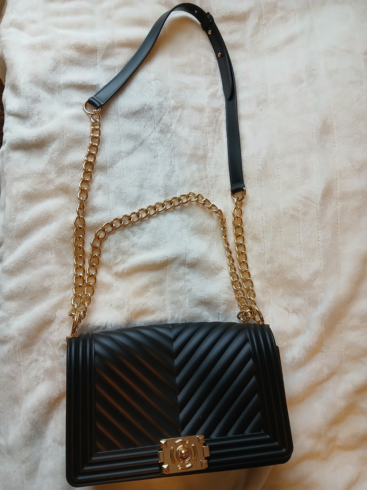 Just Fab Black And Gold Chain Chevron Crossbody Bag Formal Classy