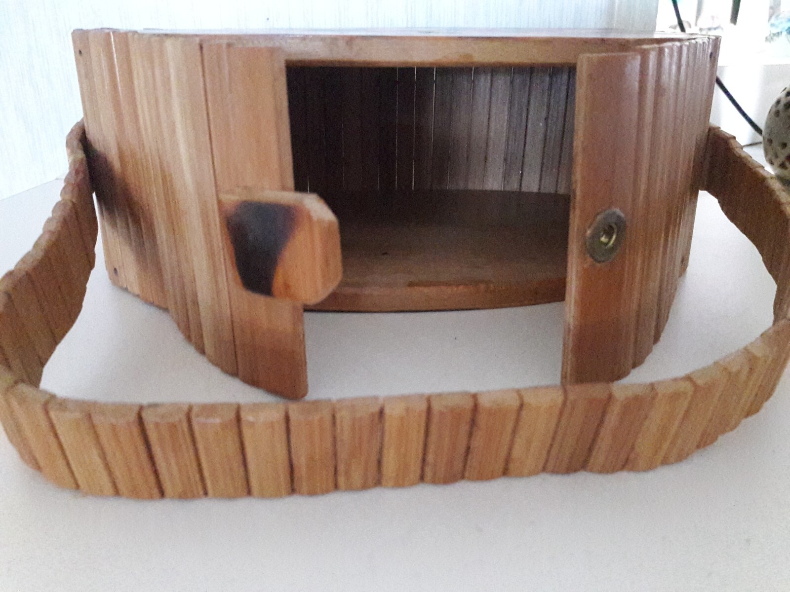 Vtg. Bamboo Pocketbook,Japan,8.5″Lx3″W5″H,Strap 10″L,snap lock, beautiful look