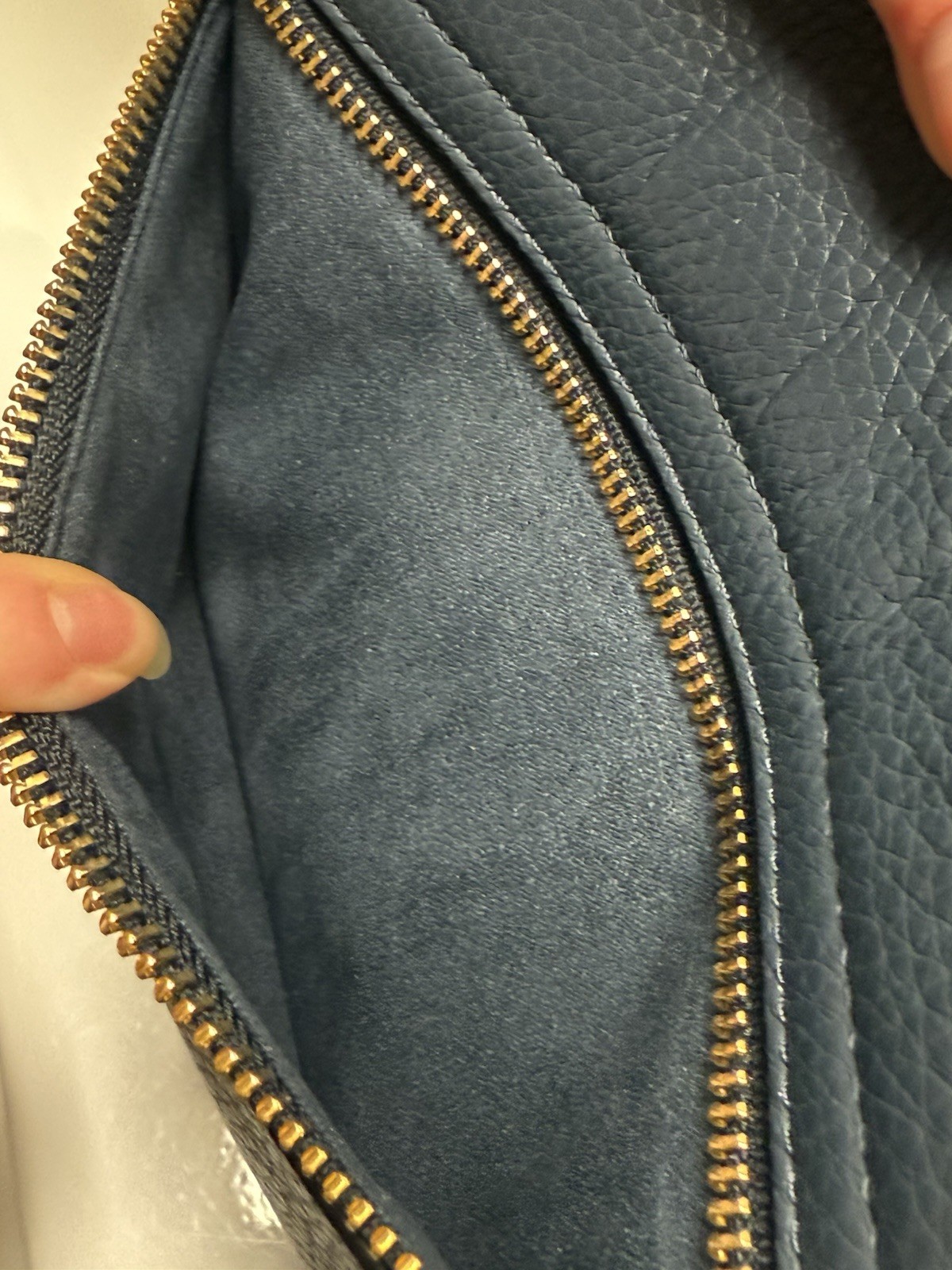 Coach Kleo Shoulder Bag C5688