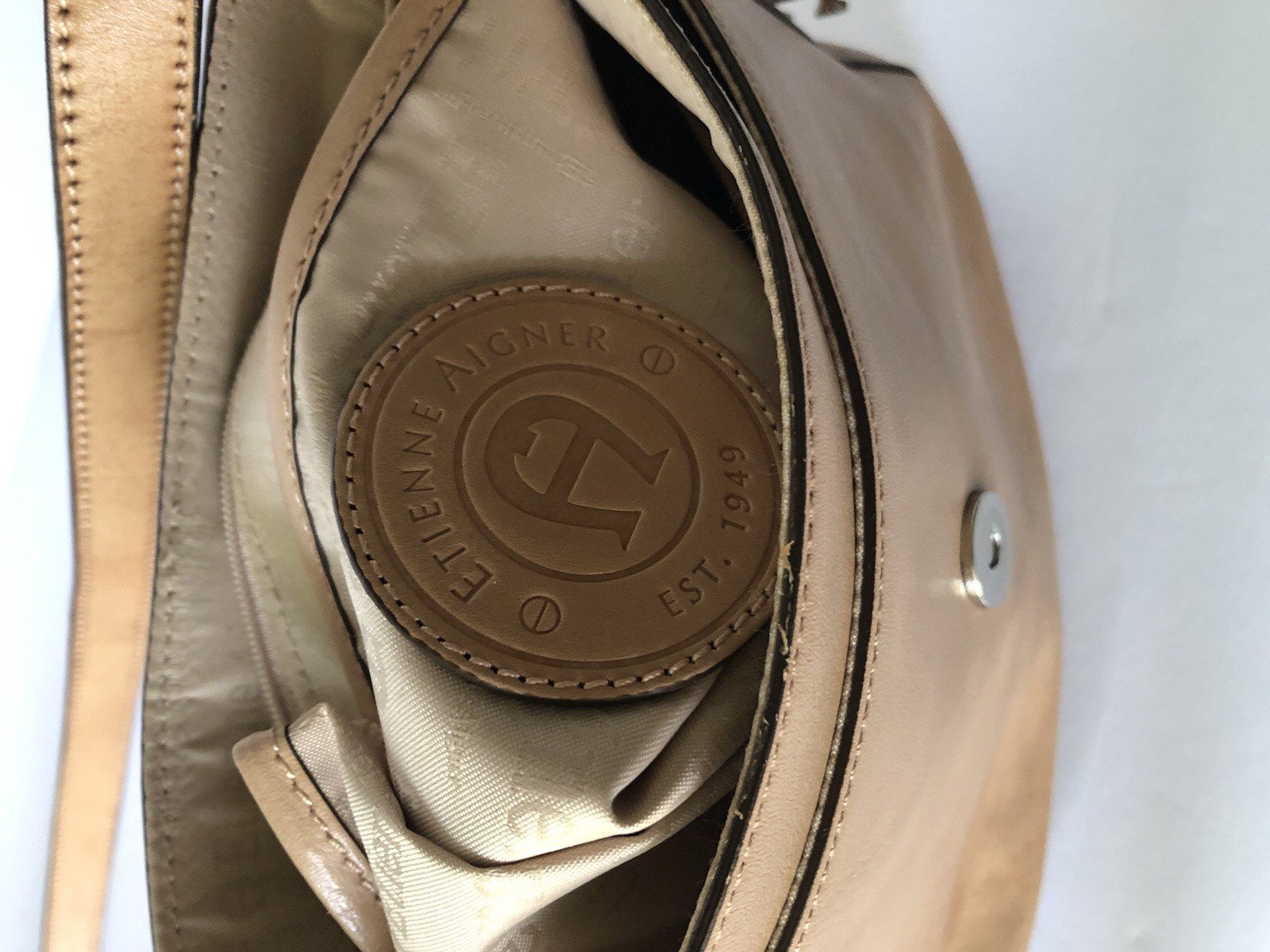 Vintage Etienne Aigner Saddle Tan Leather Crossbody Bag 9”x8.5”x3.25”