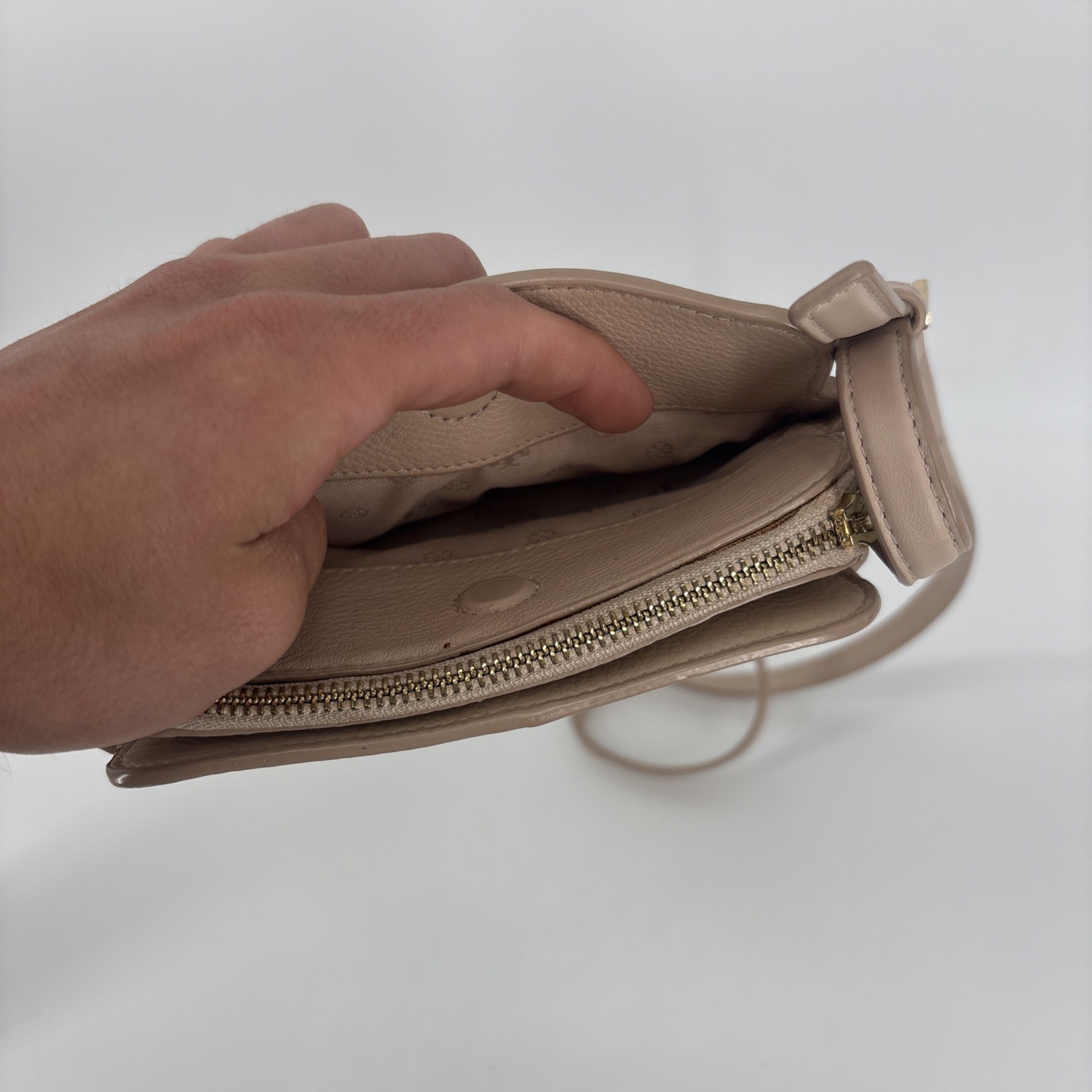 Tory Burch Ivy Crossbody Bag Leather Gold Logo Tan Beige Purse Zip Handbag