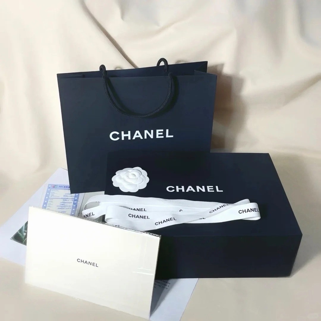 Chanel Classic Flap Bag in black quilted caviar leather