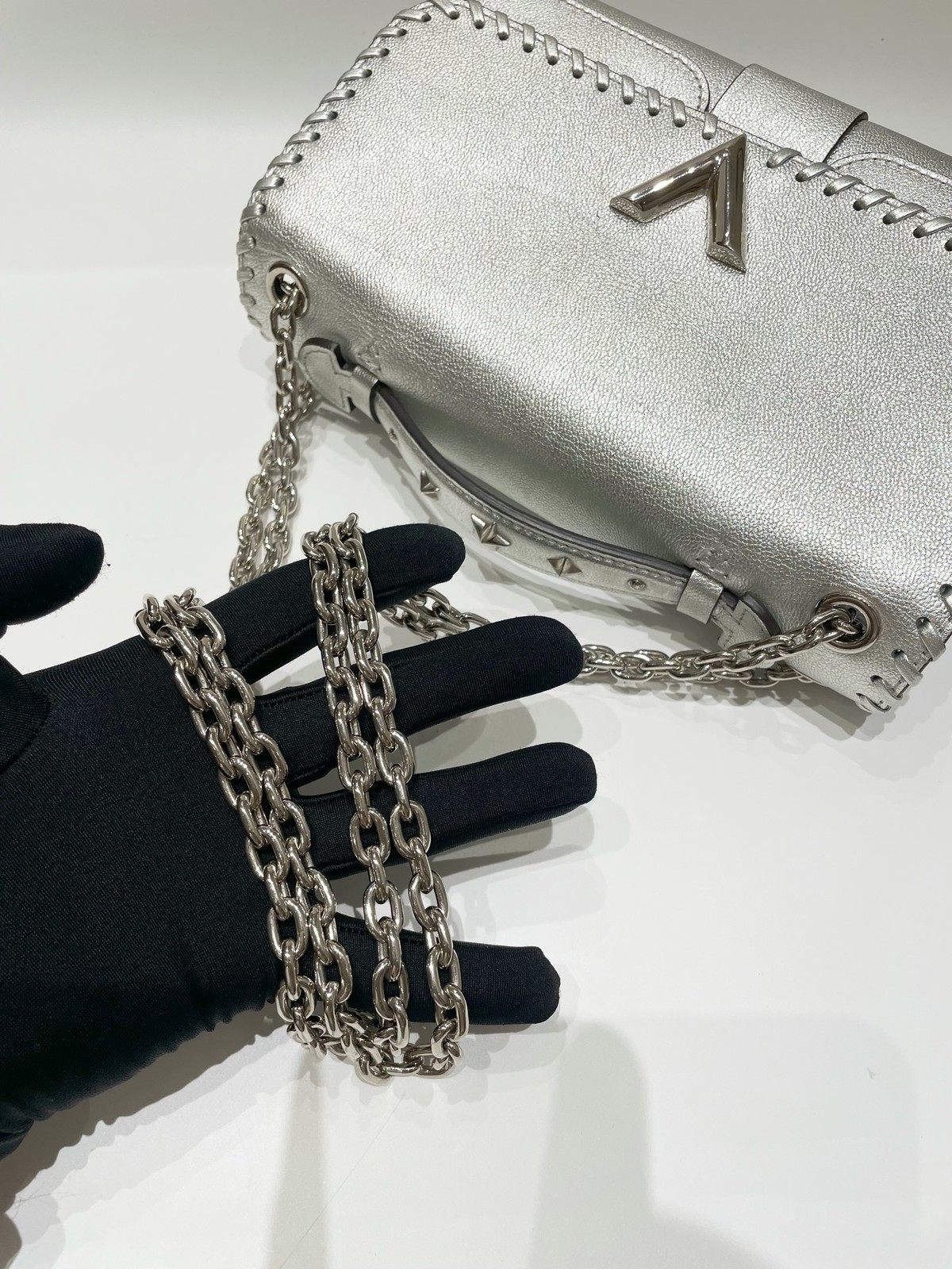 Louis Vuitton Silver Whipstitch Flap Shoulder Bag Leather Very Chain Bag