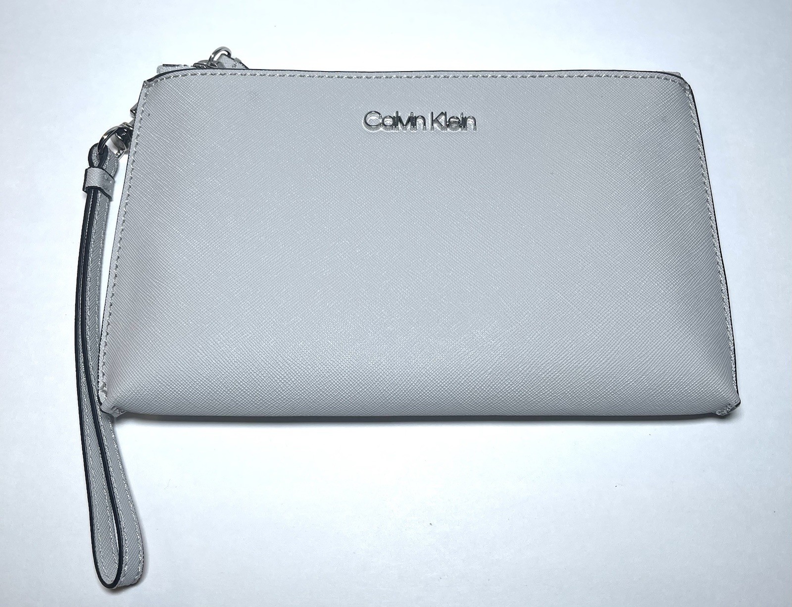 New $68 CALVIN KLEIN Dove Gray Saffiano Leather Travel Wallet Wristlet Pouch