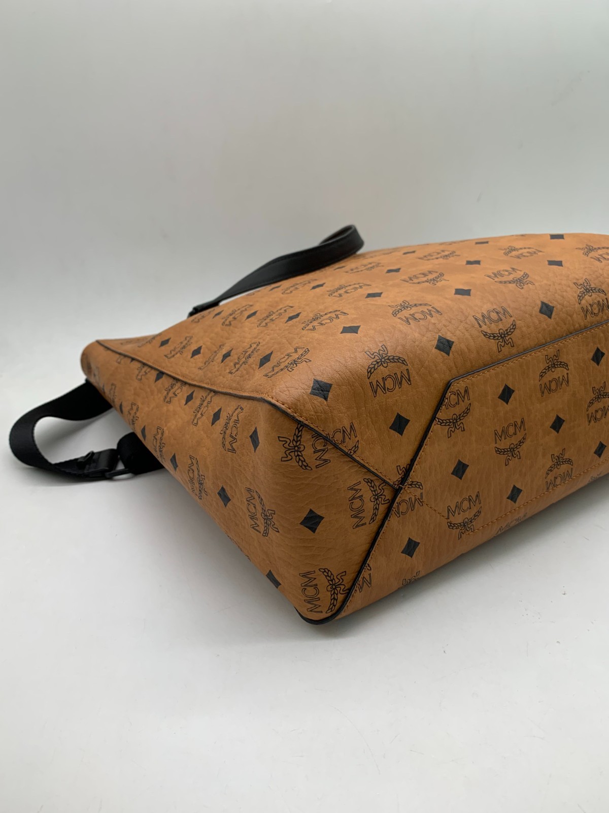 MCM Original Visetos Tall Vertical Tote Crossbody Bag/WJ05119312/