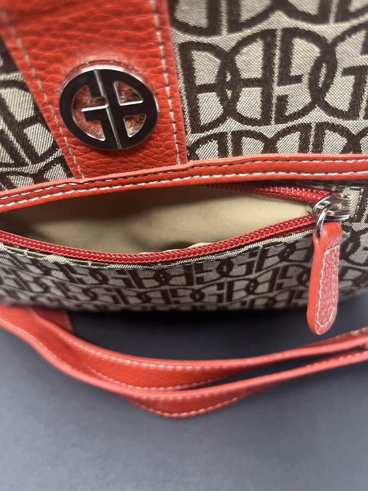 Giani Bernini Logo Crossbody Bag Beige/Brown Red Trim Zip Pockets Strap