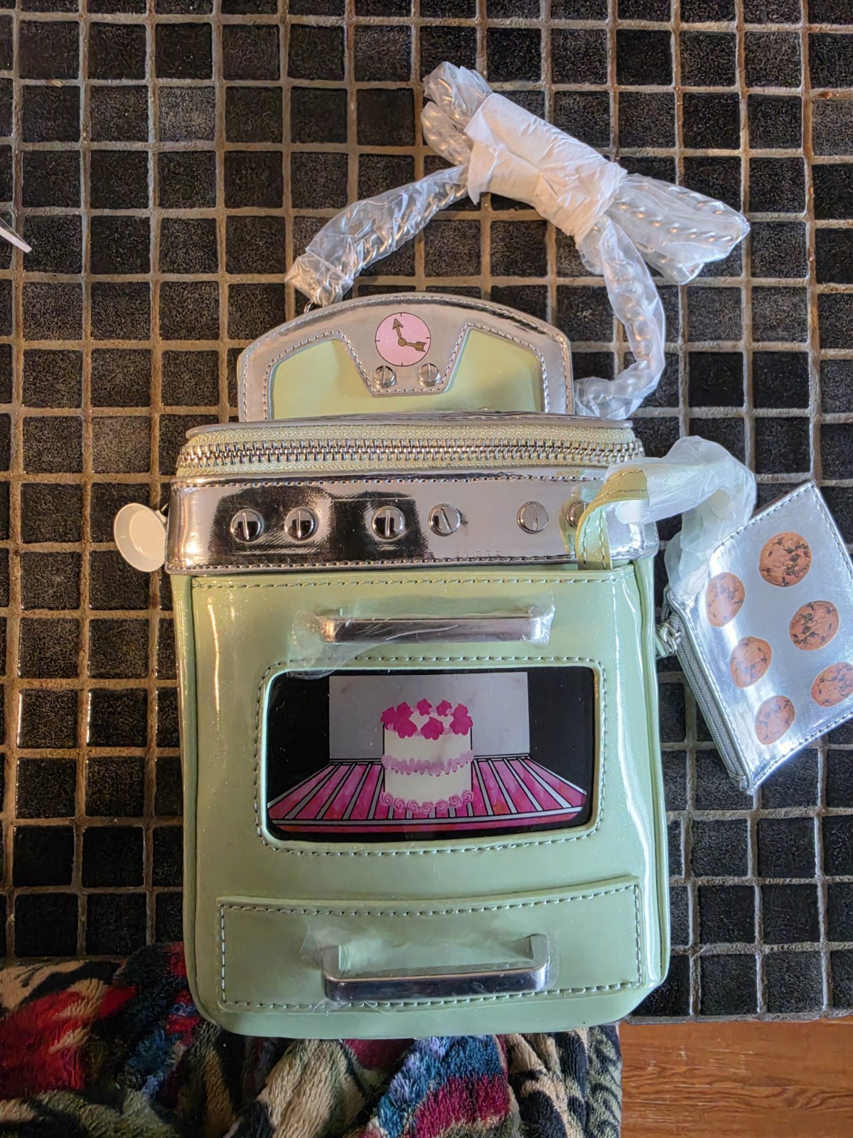 NWT Betsey Johnson BAKE IT LIKE BETSEY OVEN Faux Patent Leather Crossbody Bag