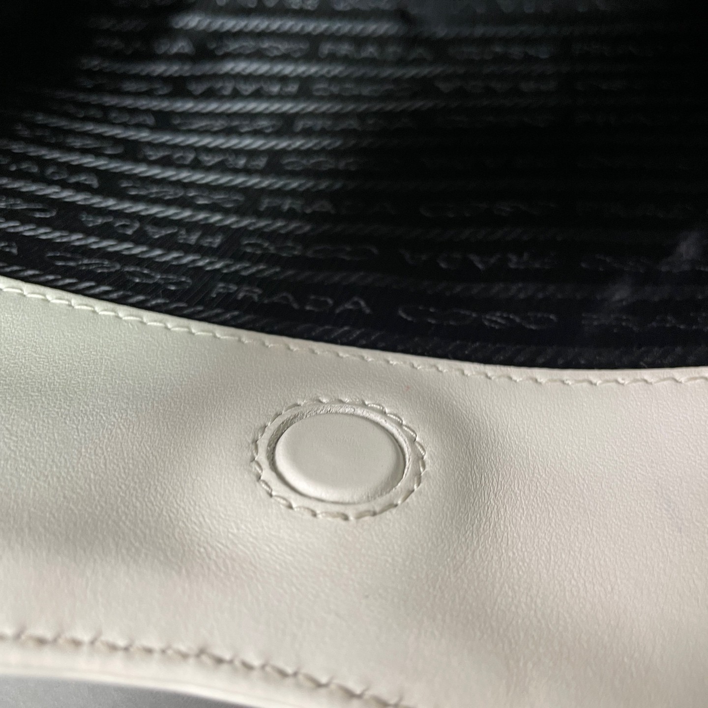 Prada Pre-Owned Authentic Underarm Bag White Free Tracked Shipping