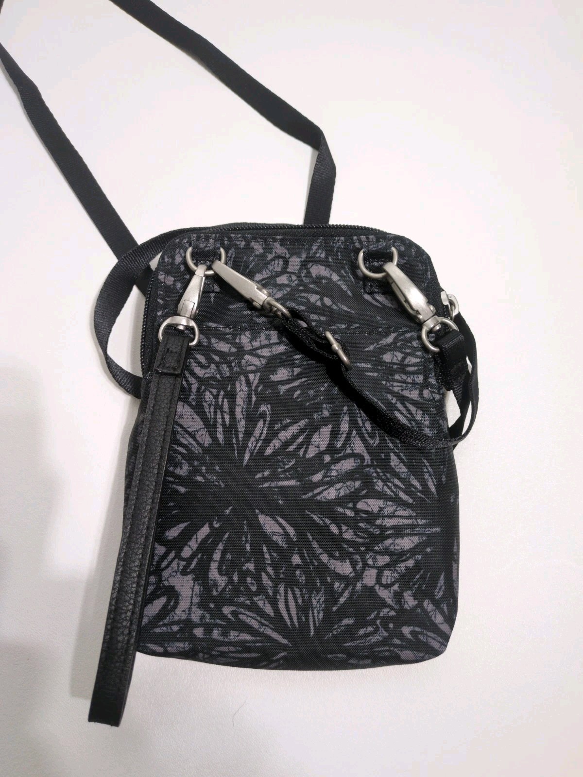 Bellini Black Flowers Crossbody Bag Adjustable Clutch Strap RFDI Multi Pockets