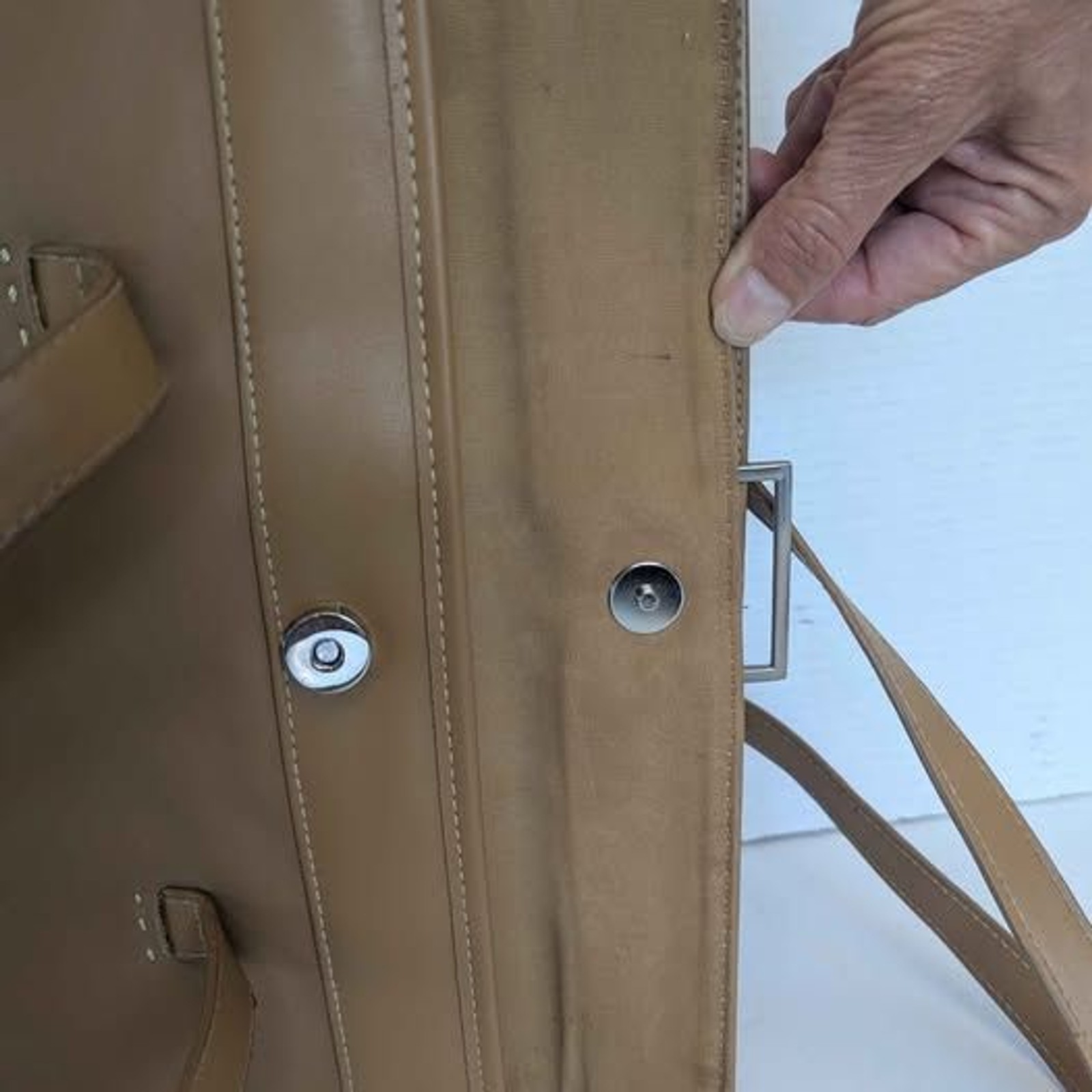 Cherokee Tan Leather Footed Flap Purse Shoulder Bag for Women 12×7.5×4″