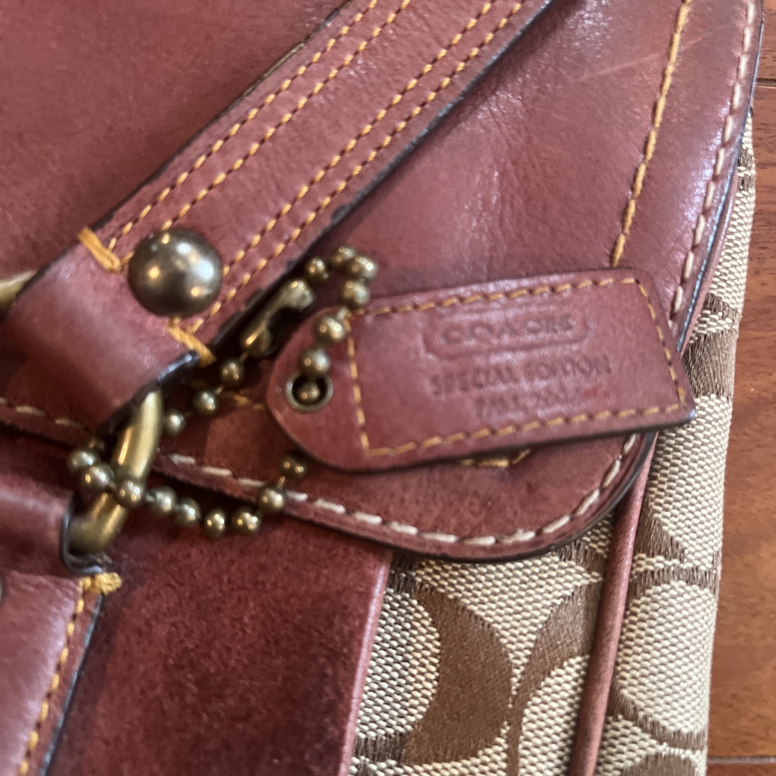 COACH SPECIAL EDITION SIGNATURE C BURGUNDY SUEDE and LEATHER 7065 READ
