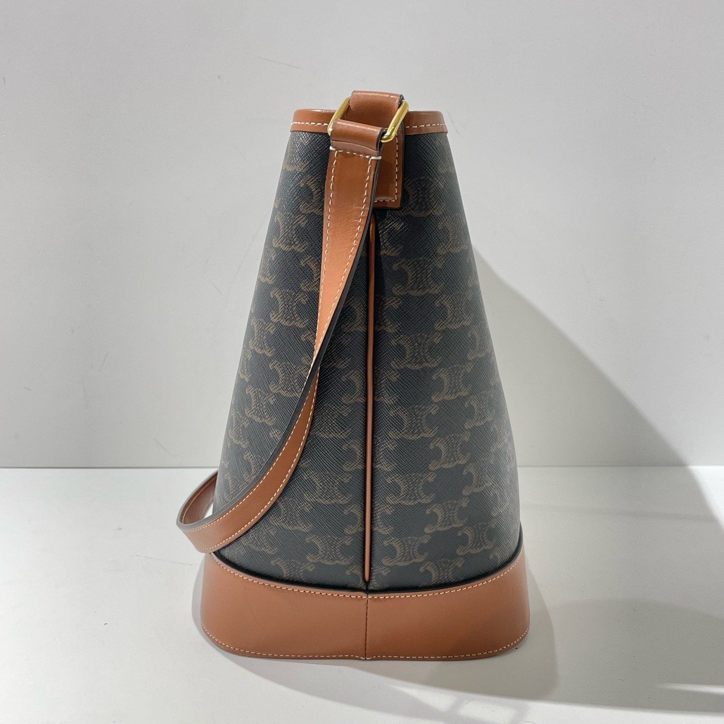 Celine Triomphe Bucket Bag Mediun Brown Black Triomphe (ac071226a6r)