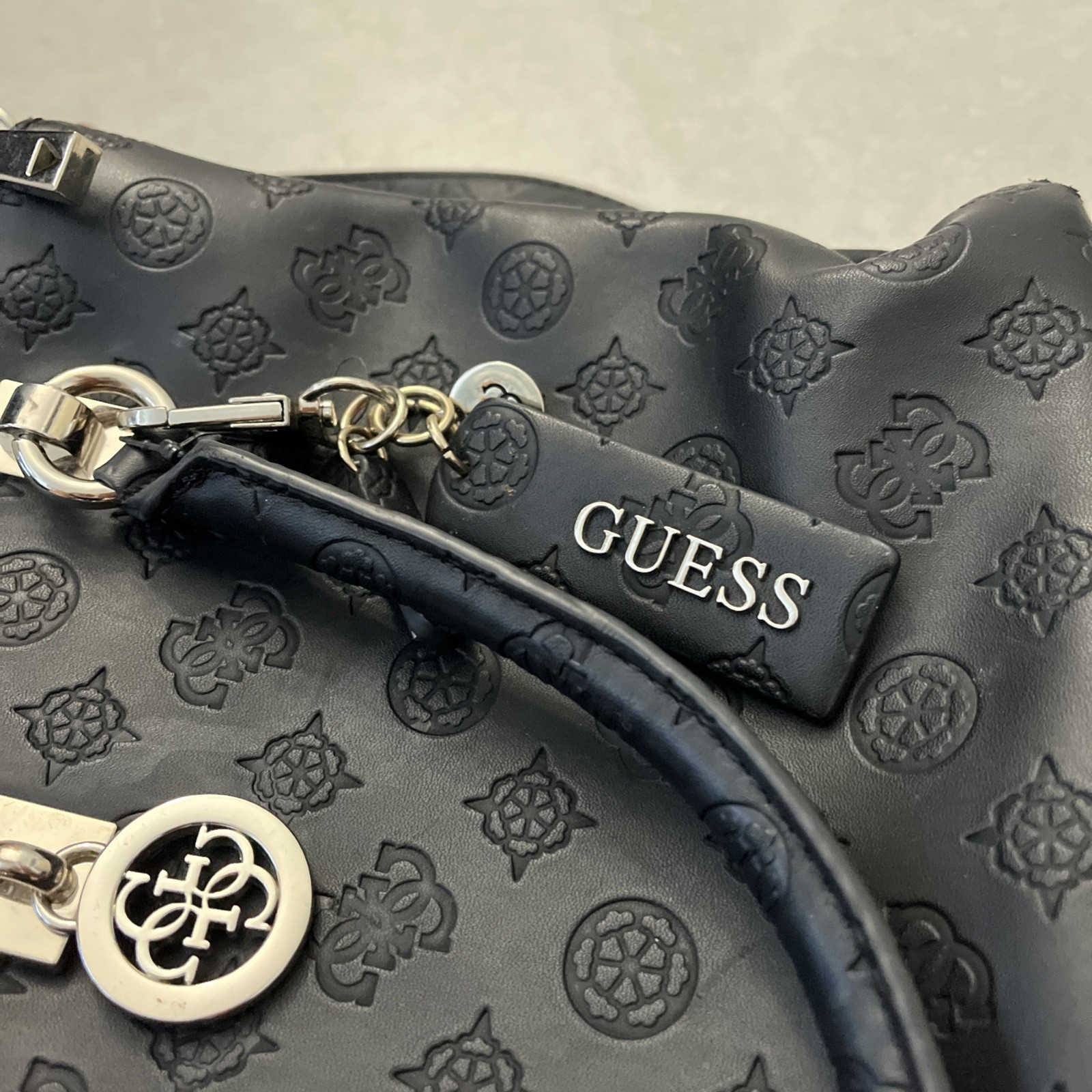 Guess Womans Shoulder Bag Black Geometric Medium Polyester Cotton Zip Adjustable