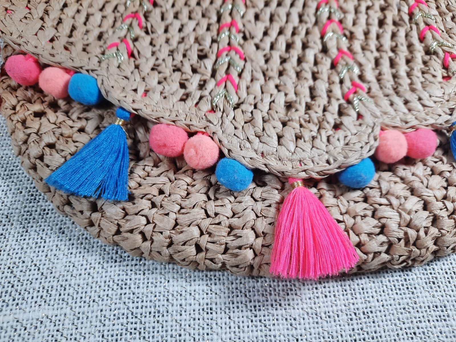 Lilly Pulitzer Clam Shell Clutch Natural Straw Bag with Pom Pom & Tassel Accents