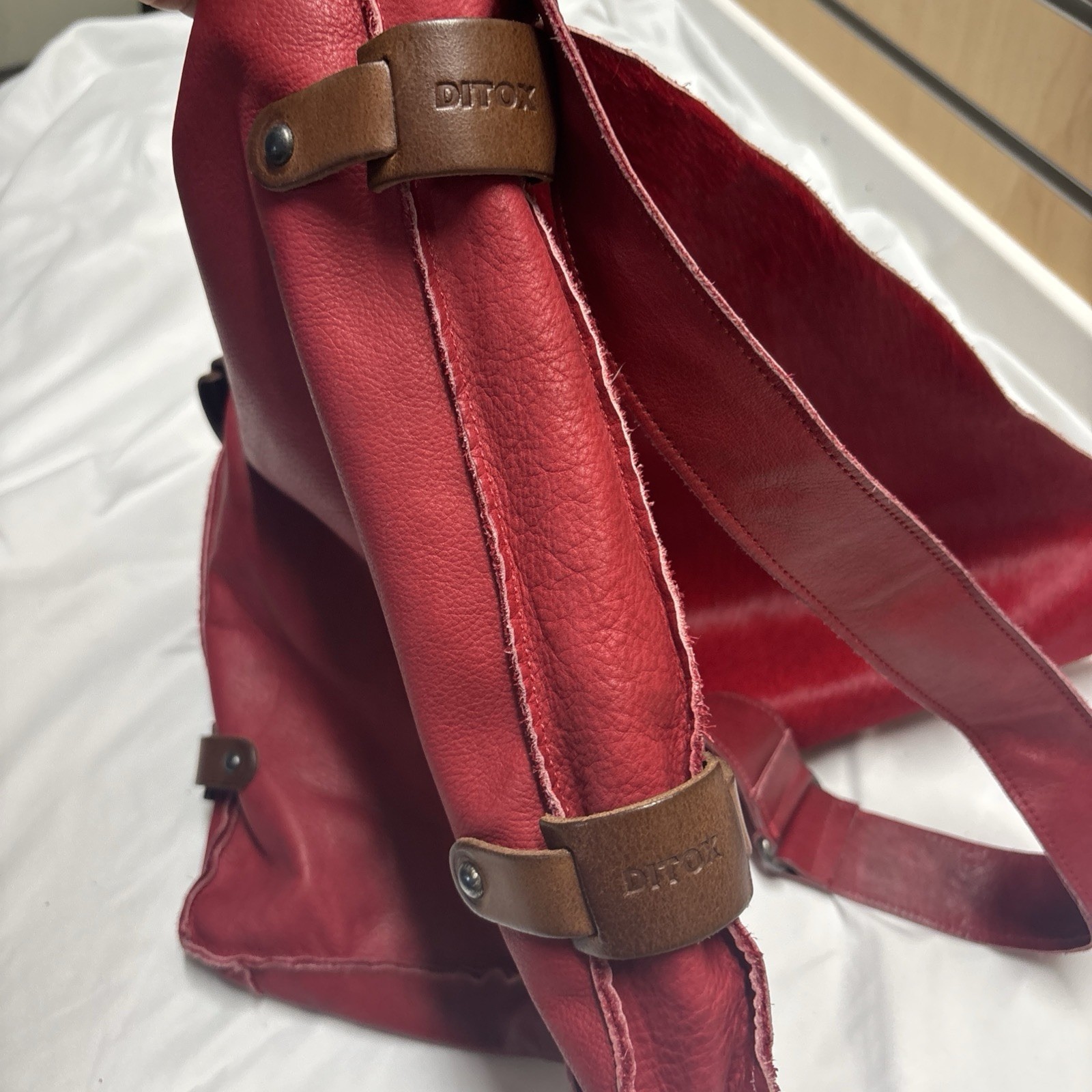 Ditox Red Genuine Leather Messenger Style Handbag/Shoulder Bag, Raw Lining